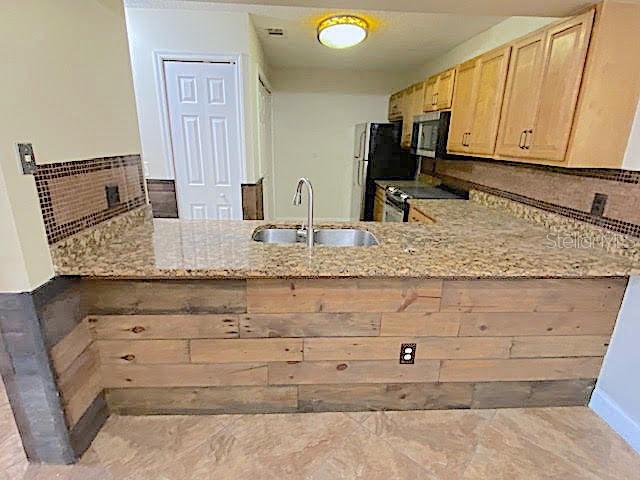 OXFORD SQUARE CONDO - Residential