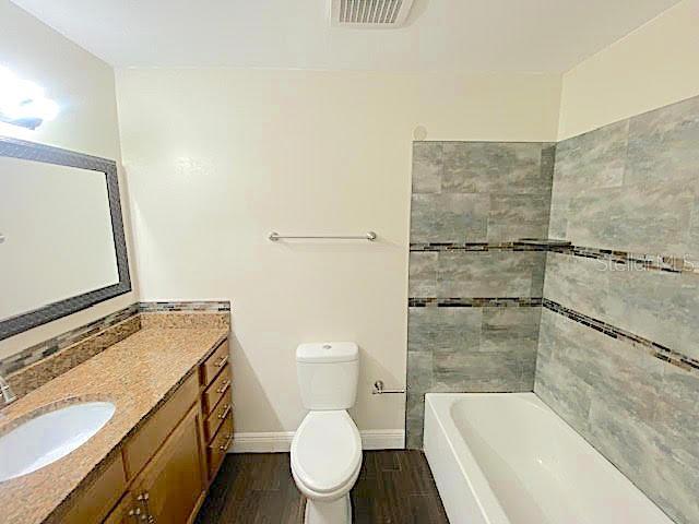 OXFORD SQUARE CONDO - Residential
