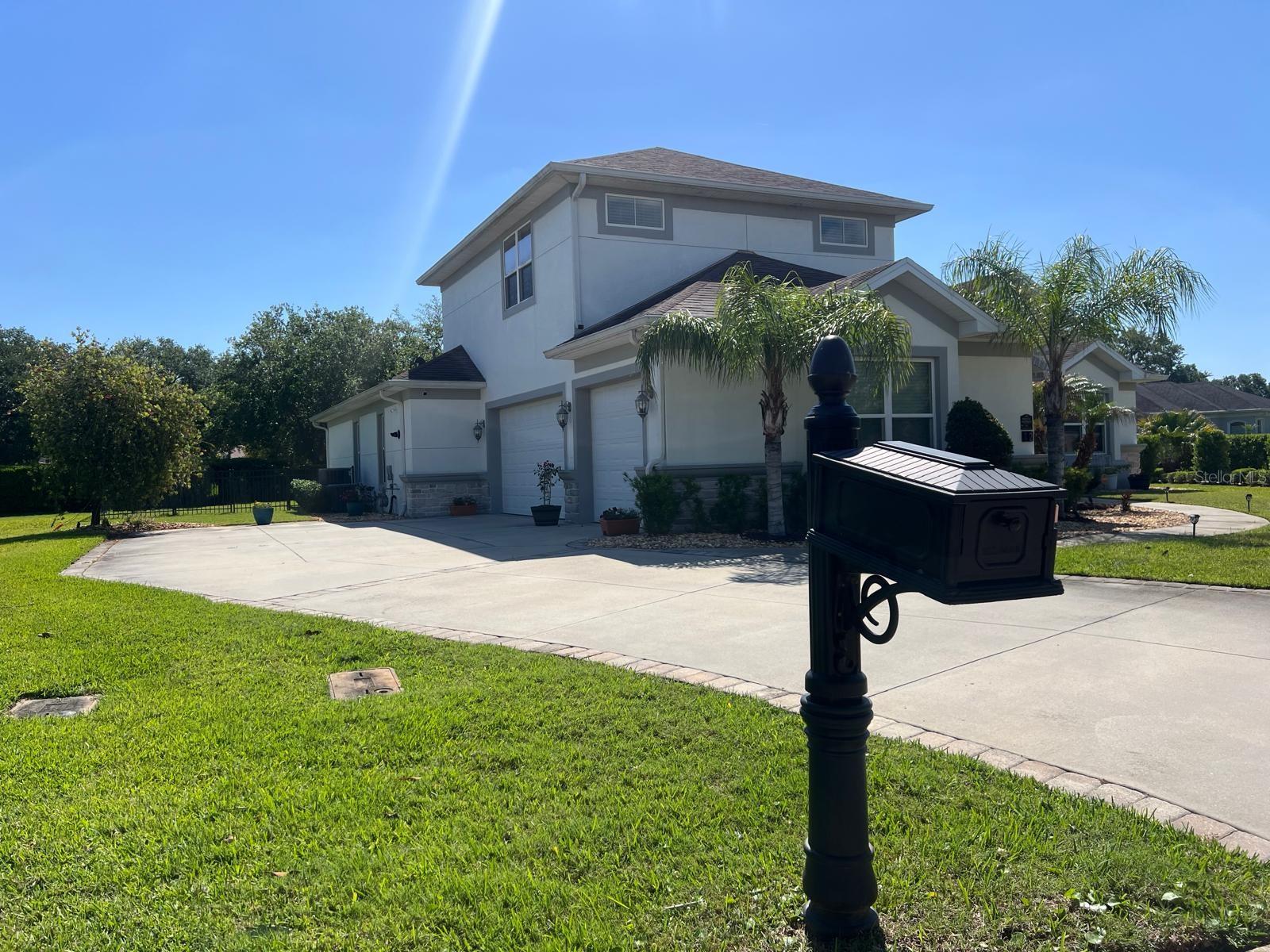 Giant Reduction in price. Priced for sale.
Beautiful 5/3 split plan pool home. All the upgrades everywhere. Salt water screened in pool, Huge outdoor patio, cozy jacuzzi on pool. 
Very spacious open air plan. All the Florida living, Huge living area with open kitchen over looking pool. Private back yard and oversized 3.5 car garage. Huge upstairs MIL Suite or awesome game room. Excellent floorplan.  All the upgrades everywhere. 1st class GE Profile appliances