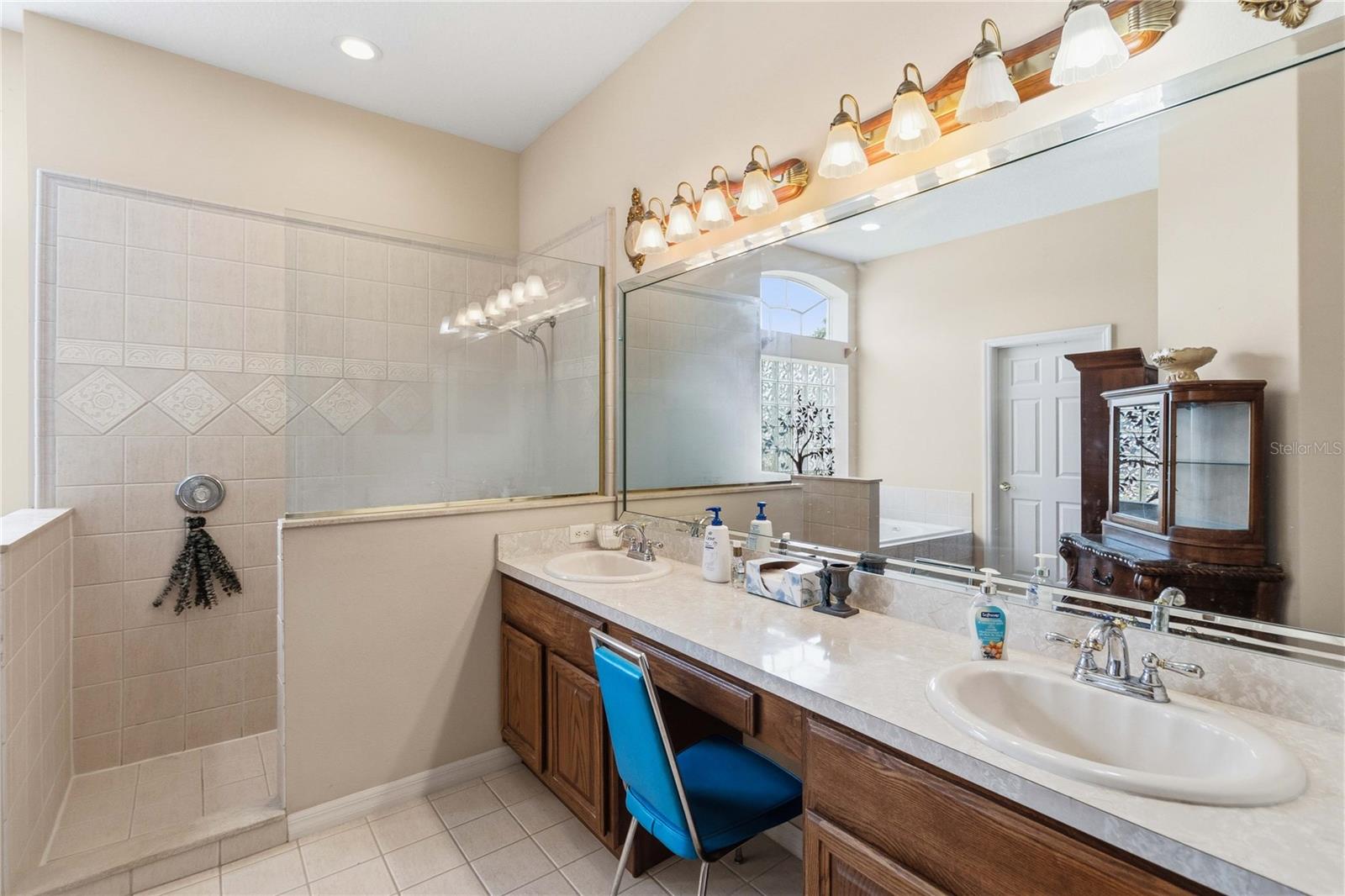ISLAND POINTE SUB - Residential