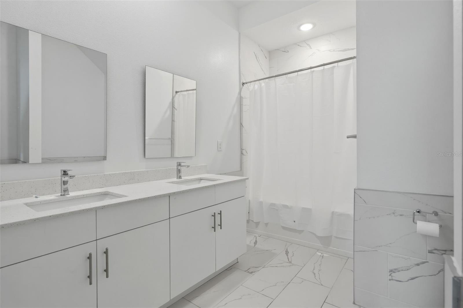 AZUR RESIDENCE - Residential