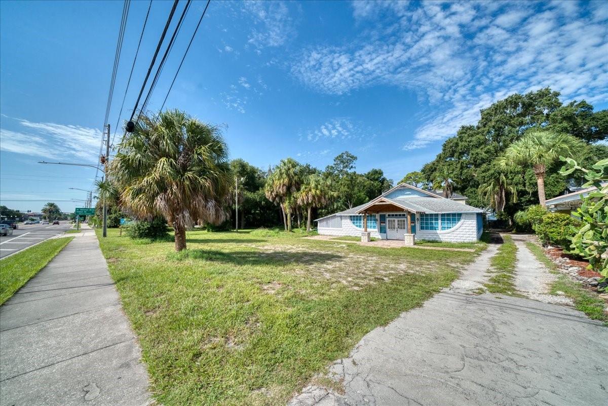 DUNEDIN TOWN OF - Commercial Sale