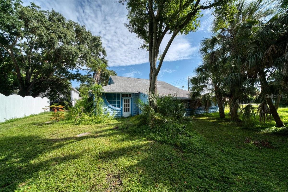 DUNEDIN TOWN OF - Commercial Sale