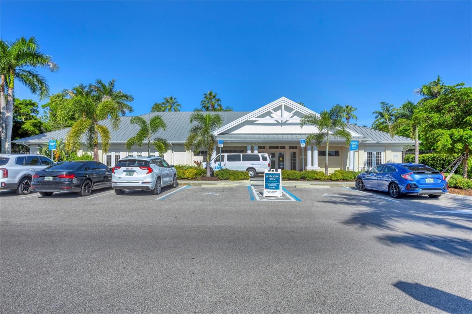 ACADEMY RESORT LODGE - Residential