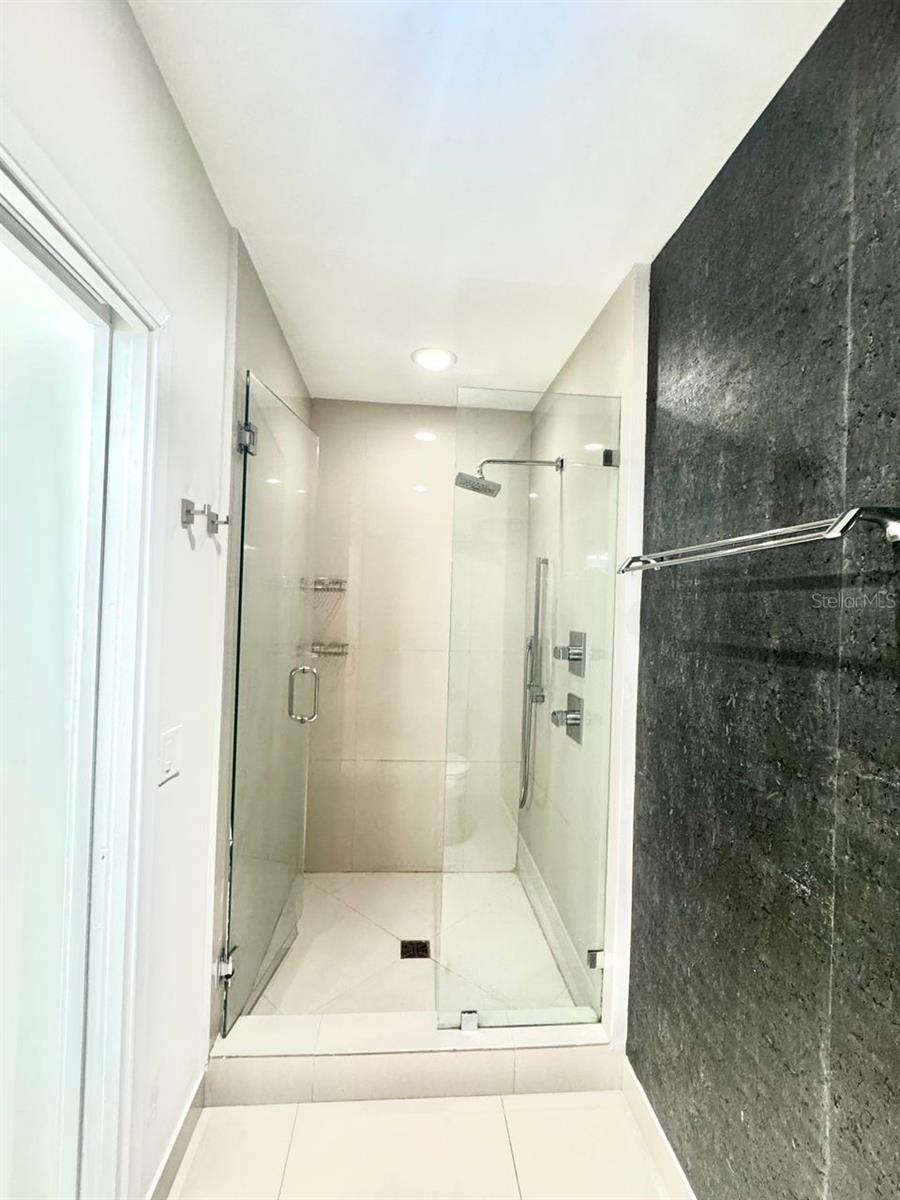 BAY HOUSE MIAMI - Residential