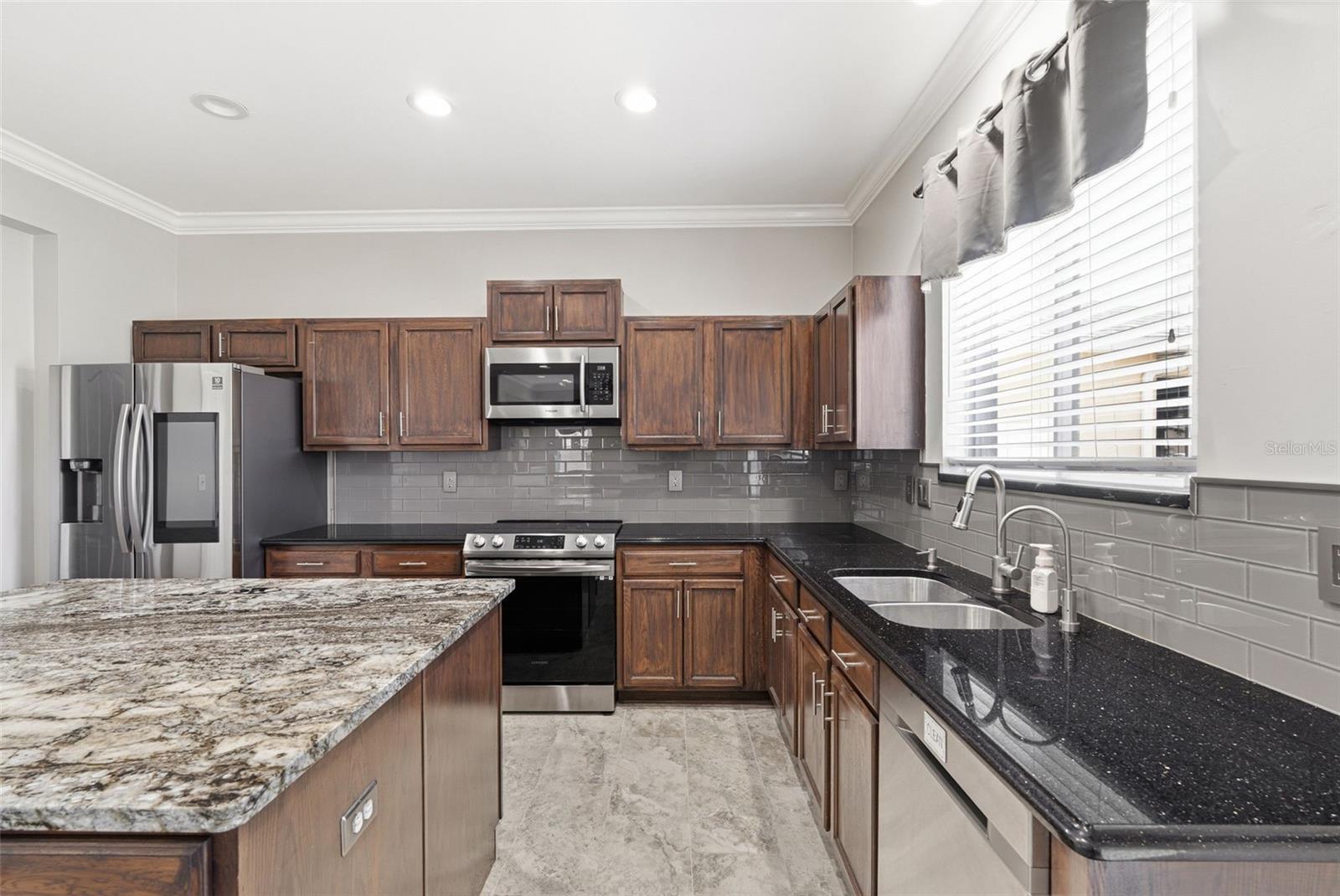 CREEKSIDE - Residential
