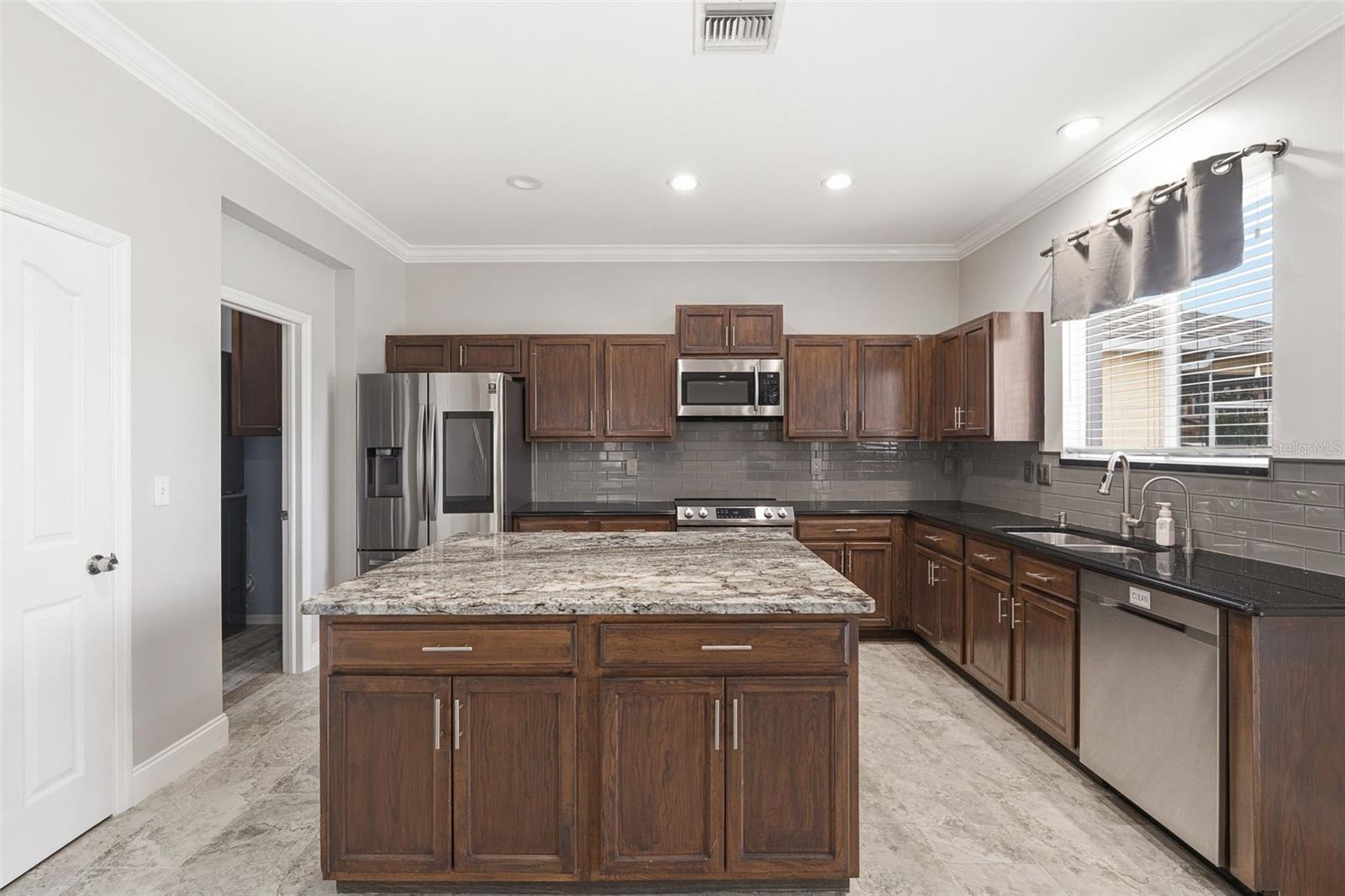 CREEKSIDE - Residential