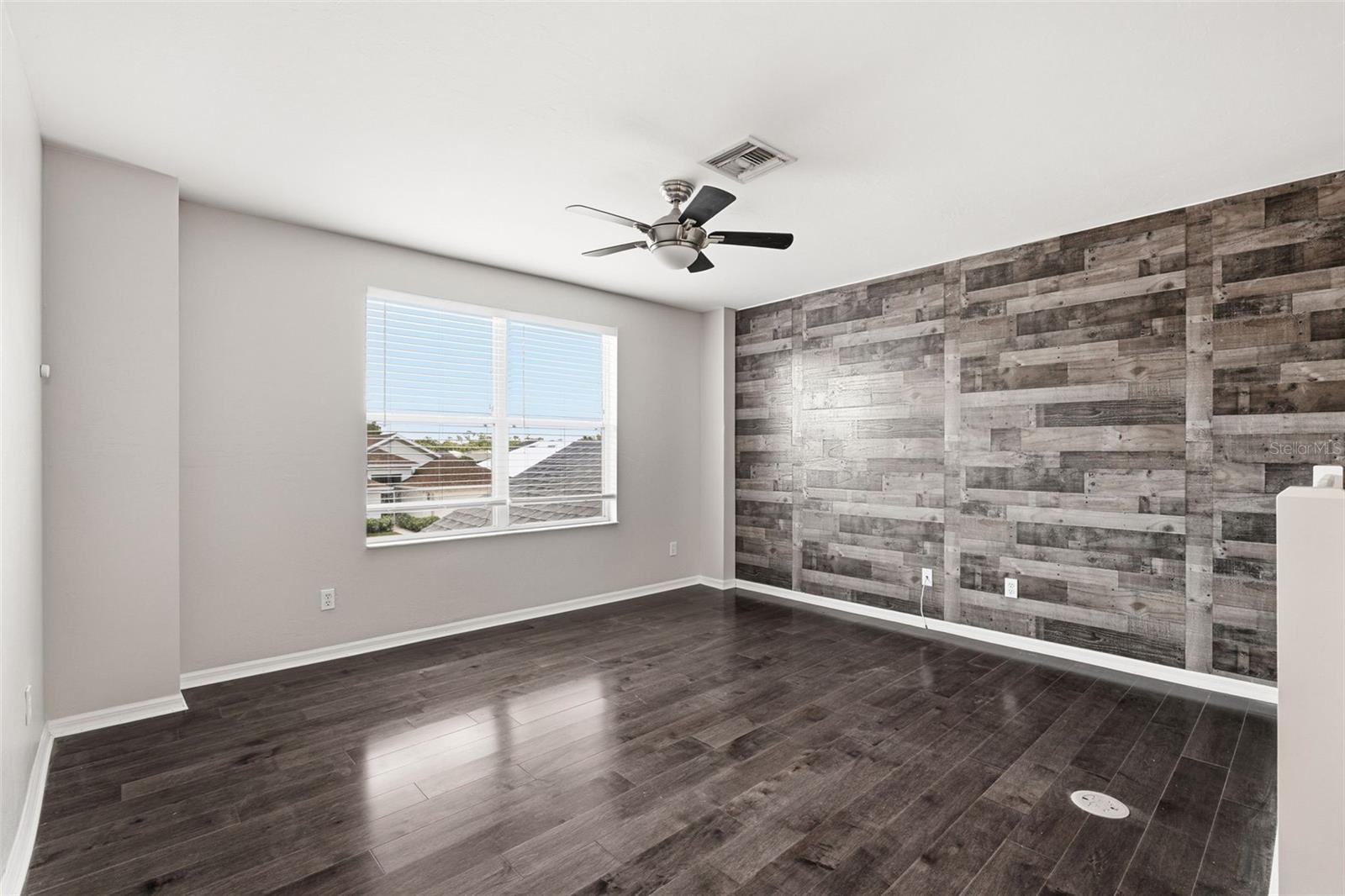 CREEKSIDE - Residential