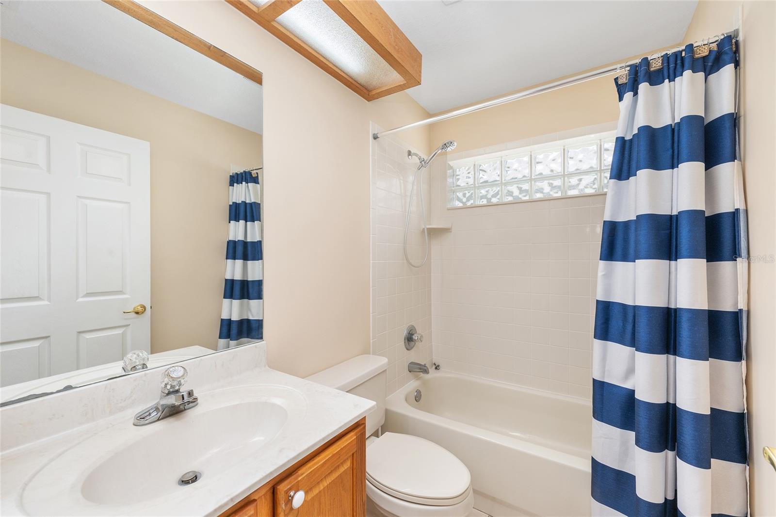 OAK RUN THE FOUNTAINS - Residential