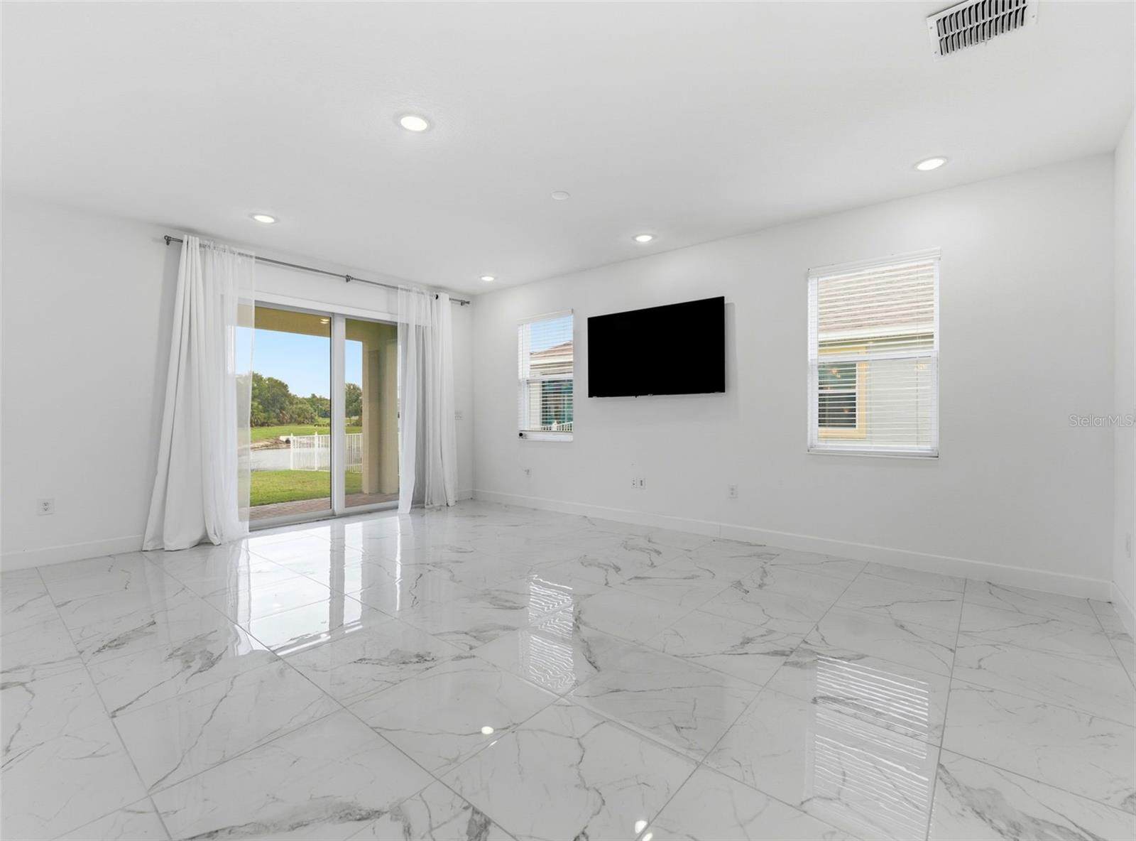 MIRABAY PRCL 8 - Residential