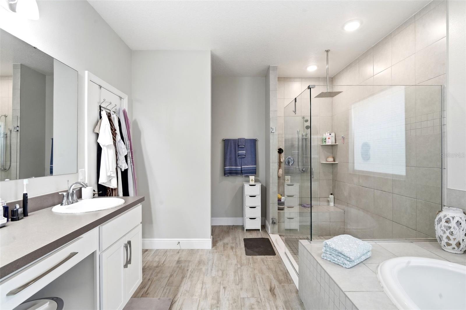GLEN PH 11 12 & 13 - Residential