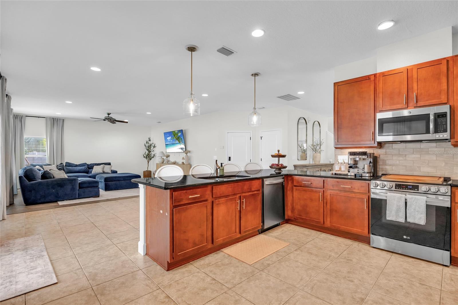 WATERS EDGE PH 11 - Residential