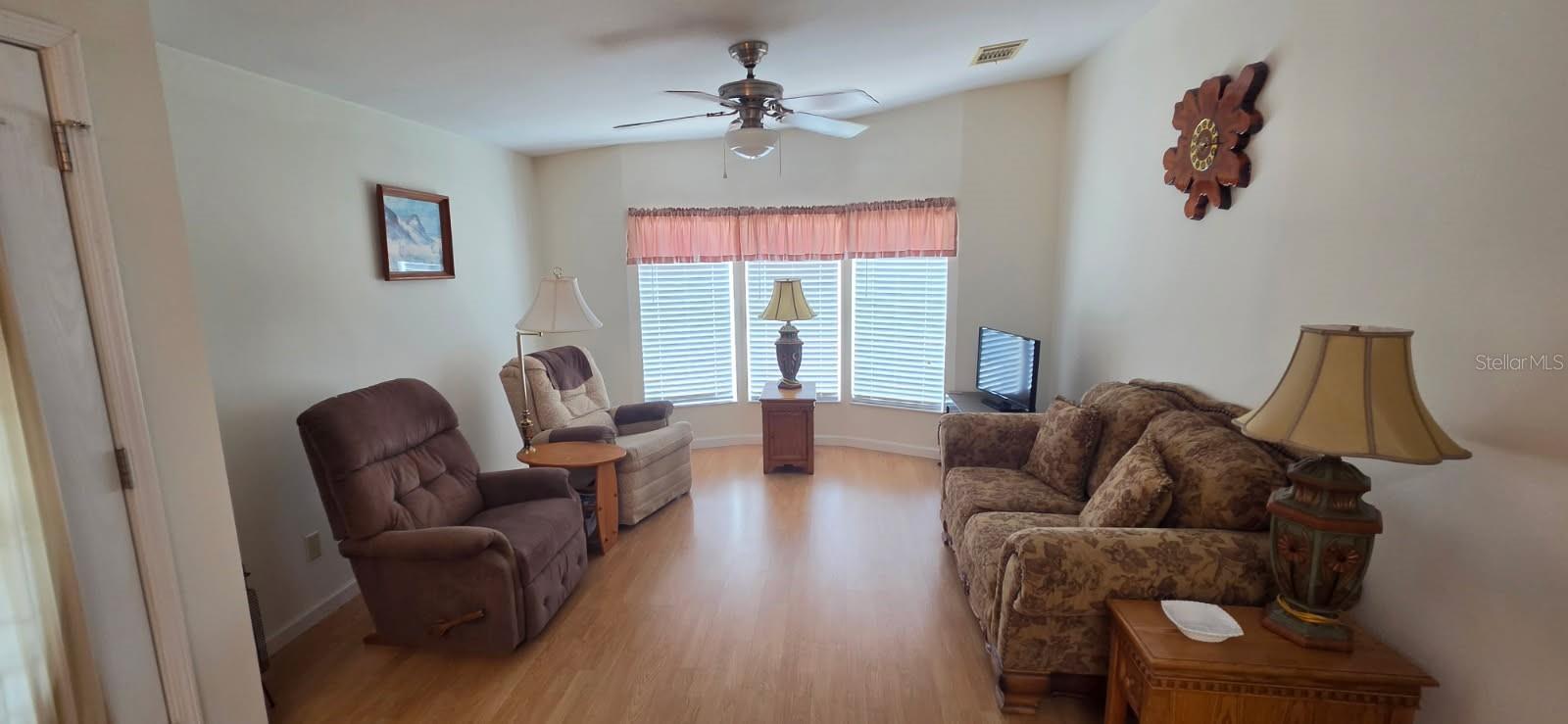 GRAND HORIZONS PH 02 - Residential