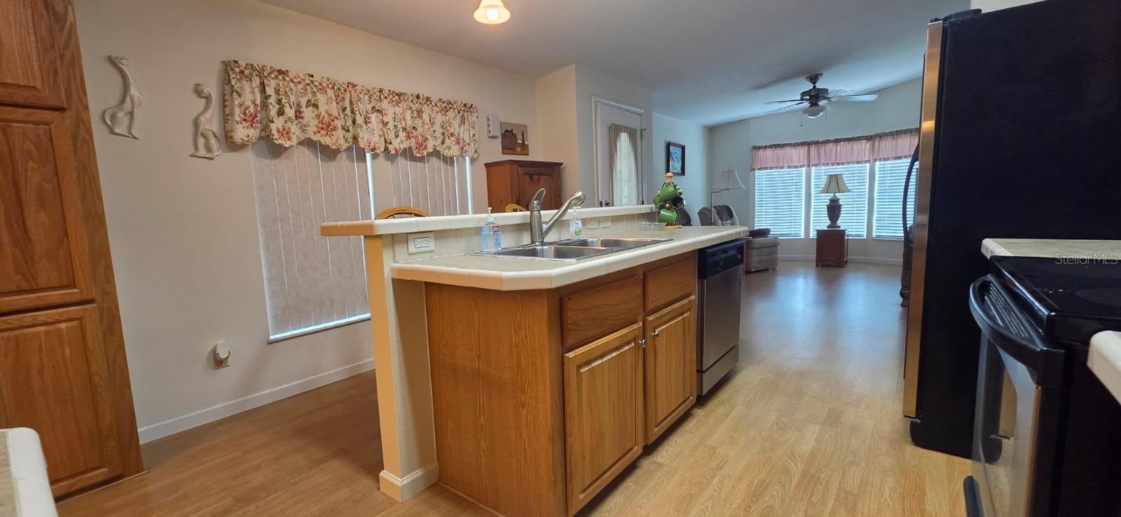 GRAND HORIZONS PH 02 - Residential