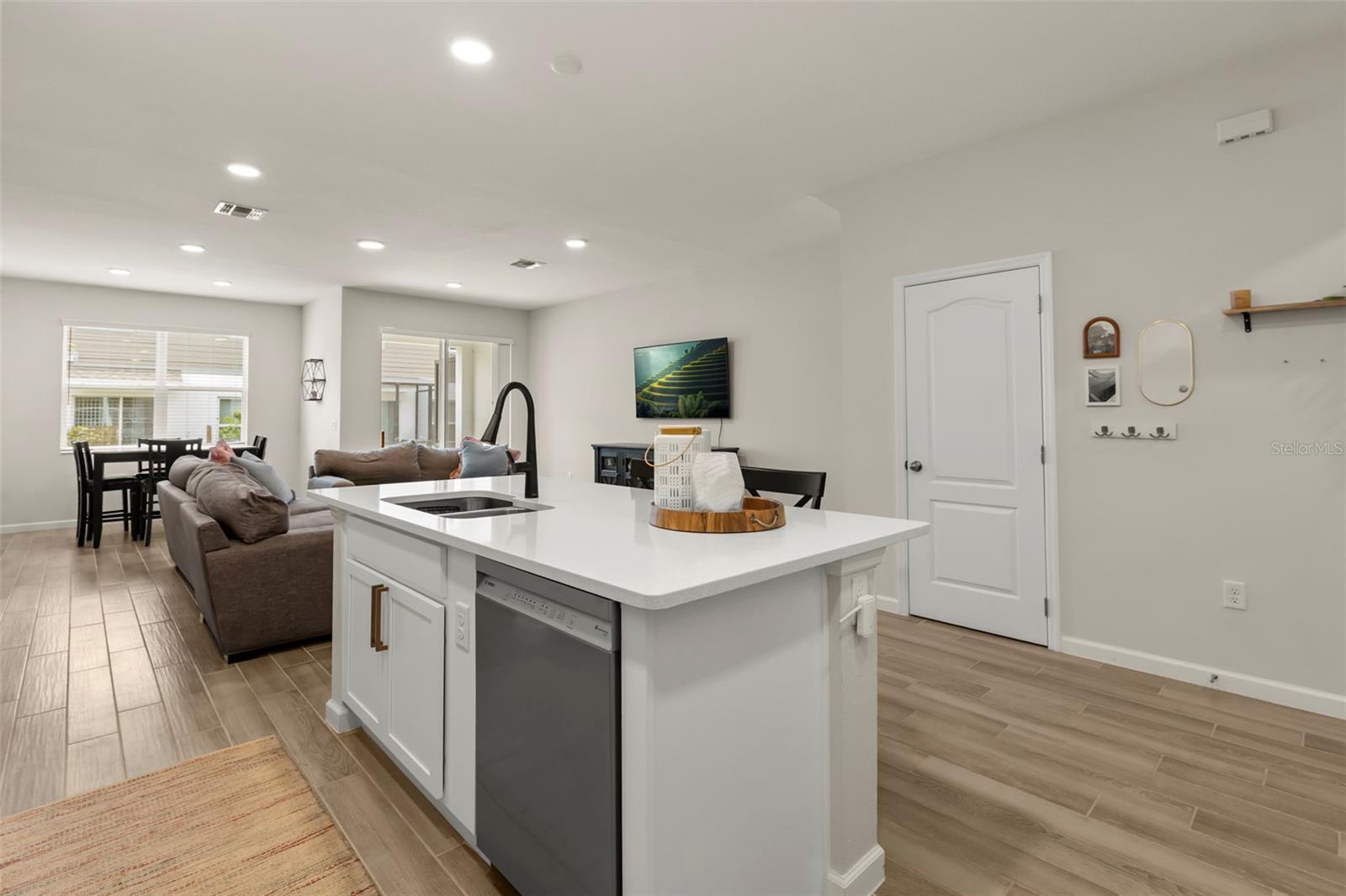 TOWNS AT TUSKAWILLA COMMONS - Residential