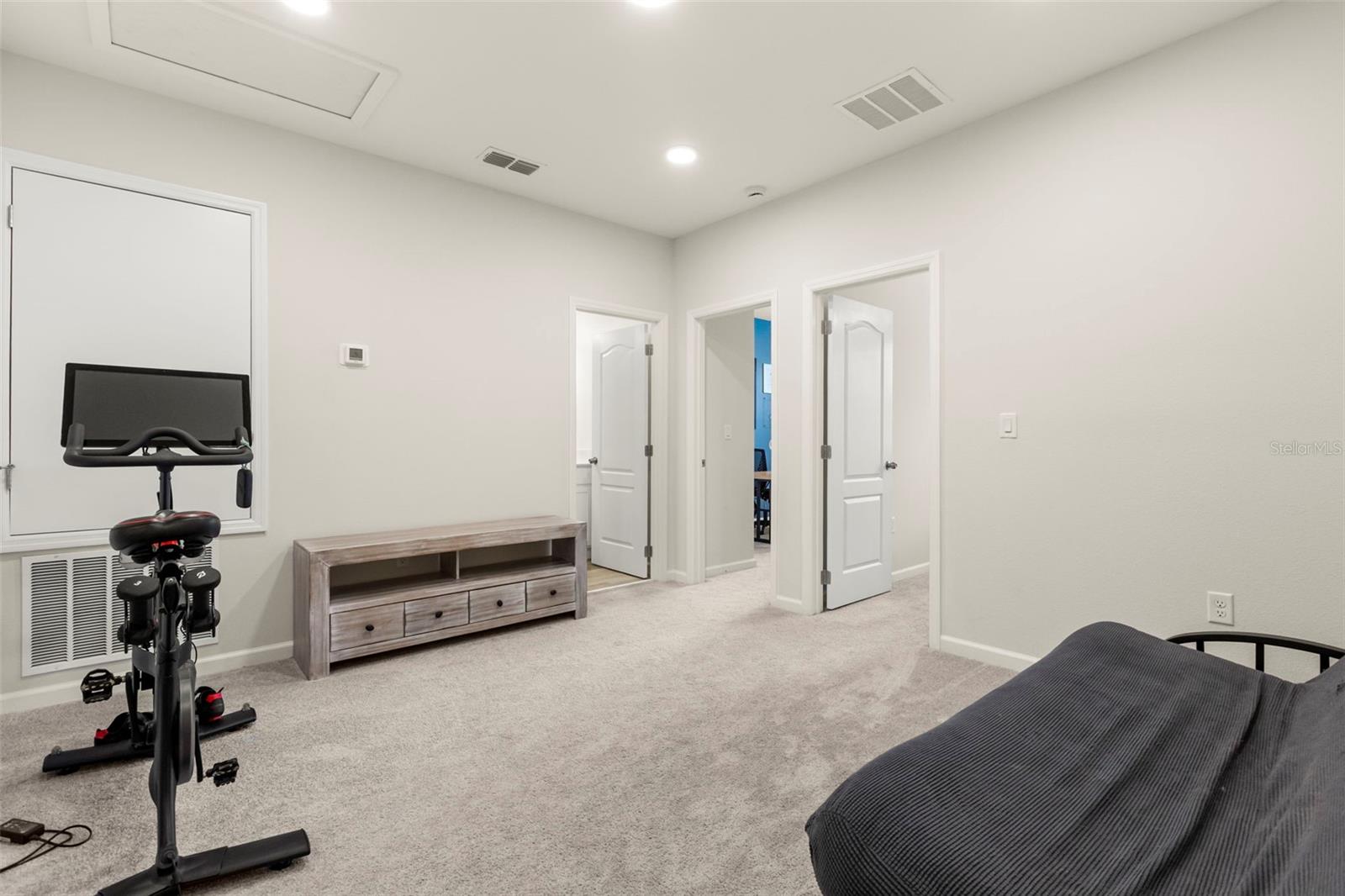 TOWNS AT TUSKAWILLA COMMONS - Residential