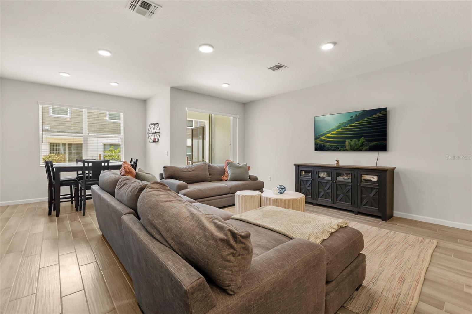 TOWNS AT TUSKAWILLA COMMONS - Residential