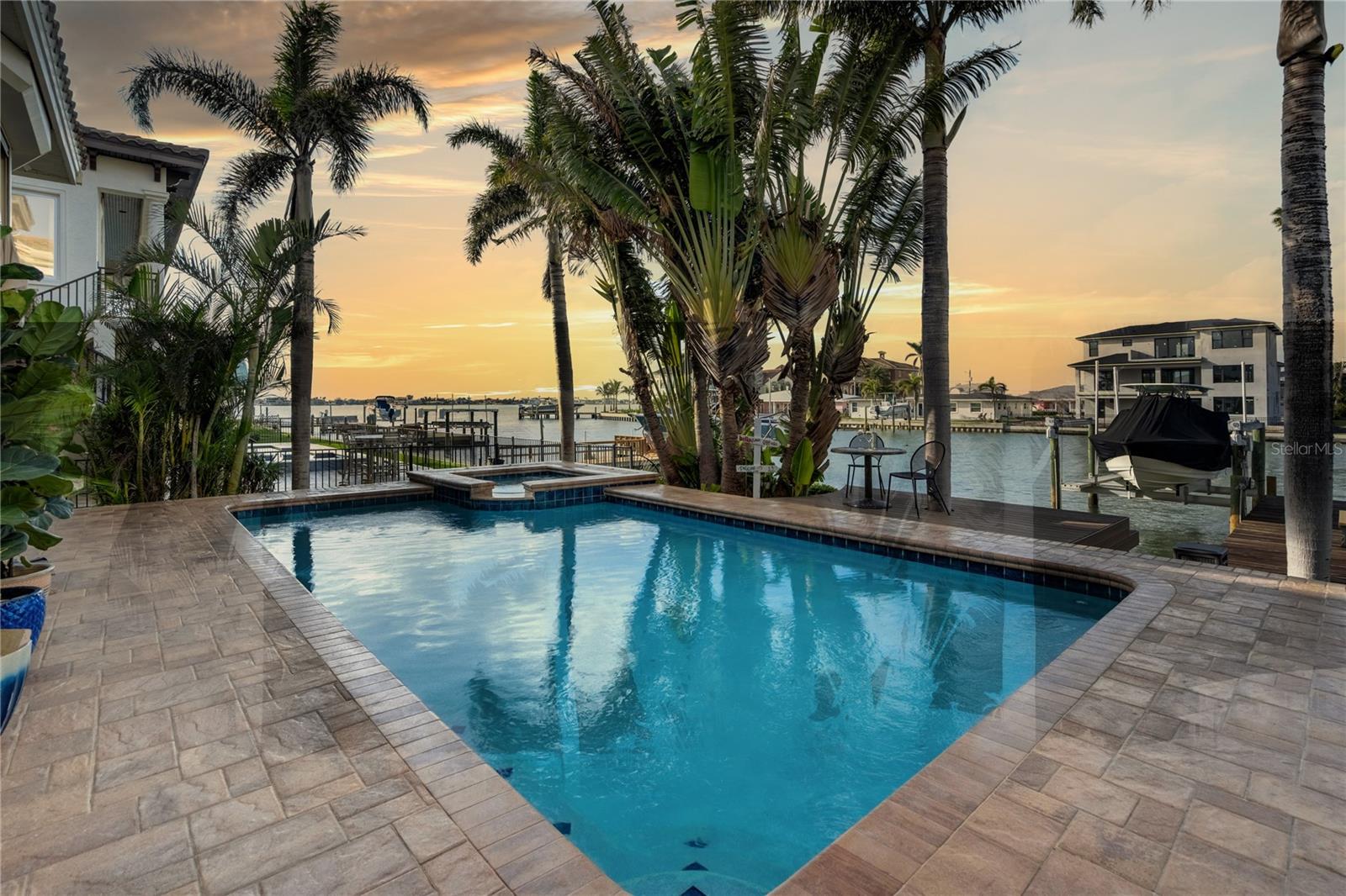 SUNSET BAY - Residential