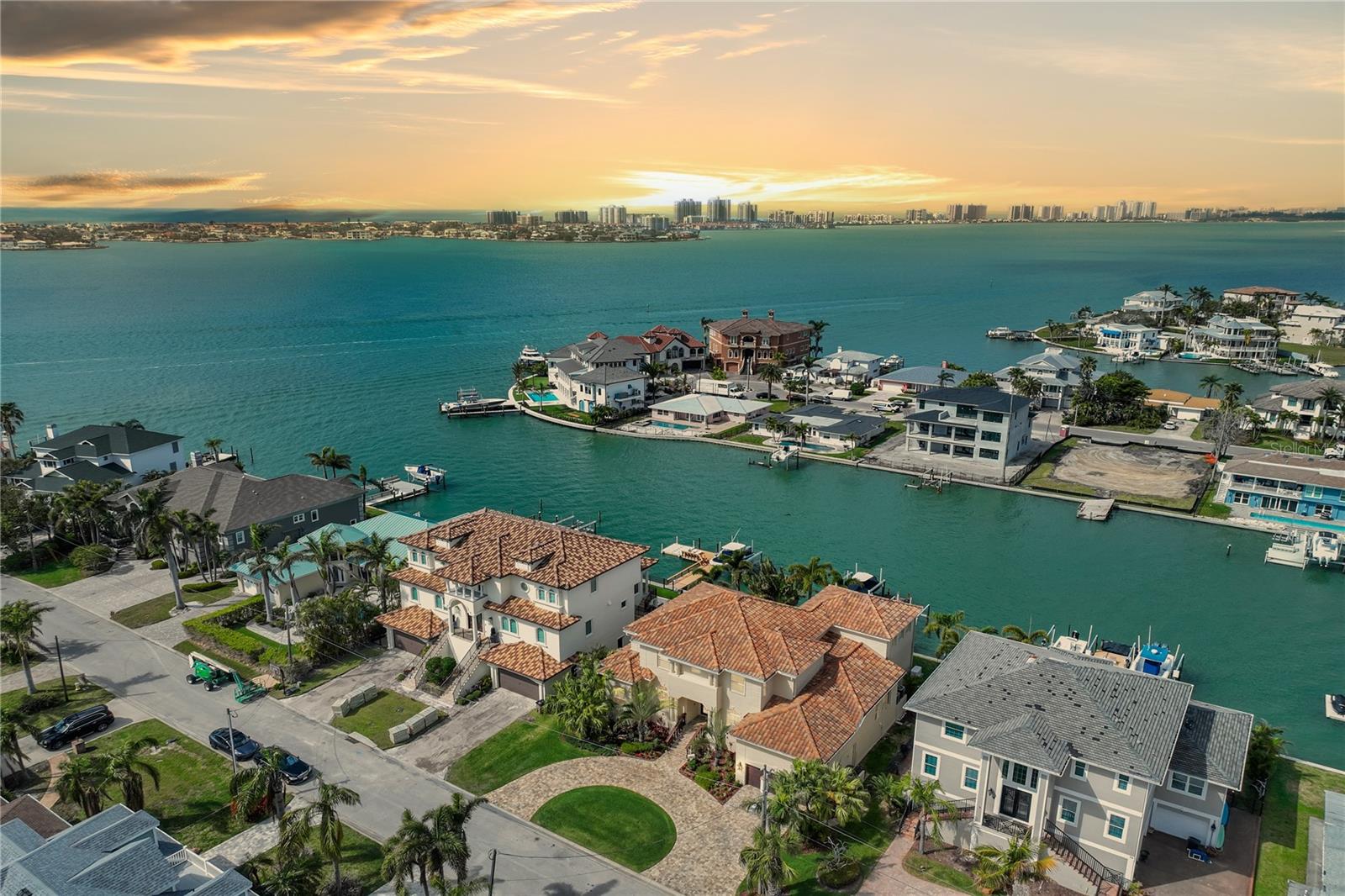SUNSET BAY - Residential