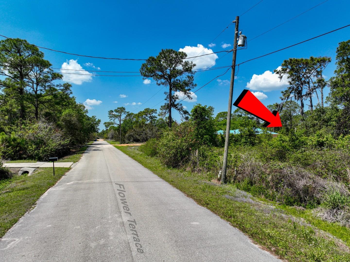 Welcome to this 1-acre residential lot in Sebring, surrounded by newer homes and located on a paved road! This property offers a great opportunity to build your dream home in a growing area. Enjoy a beautiful neighborhood with new construction homes nearby, adding value and appeal. Experience peaceful surroundings while being just minutes from US-27, shopping, and dining. Buyer and buyer's agent to verify.