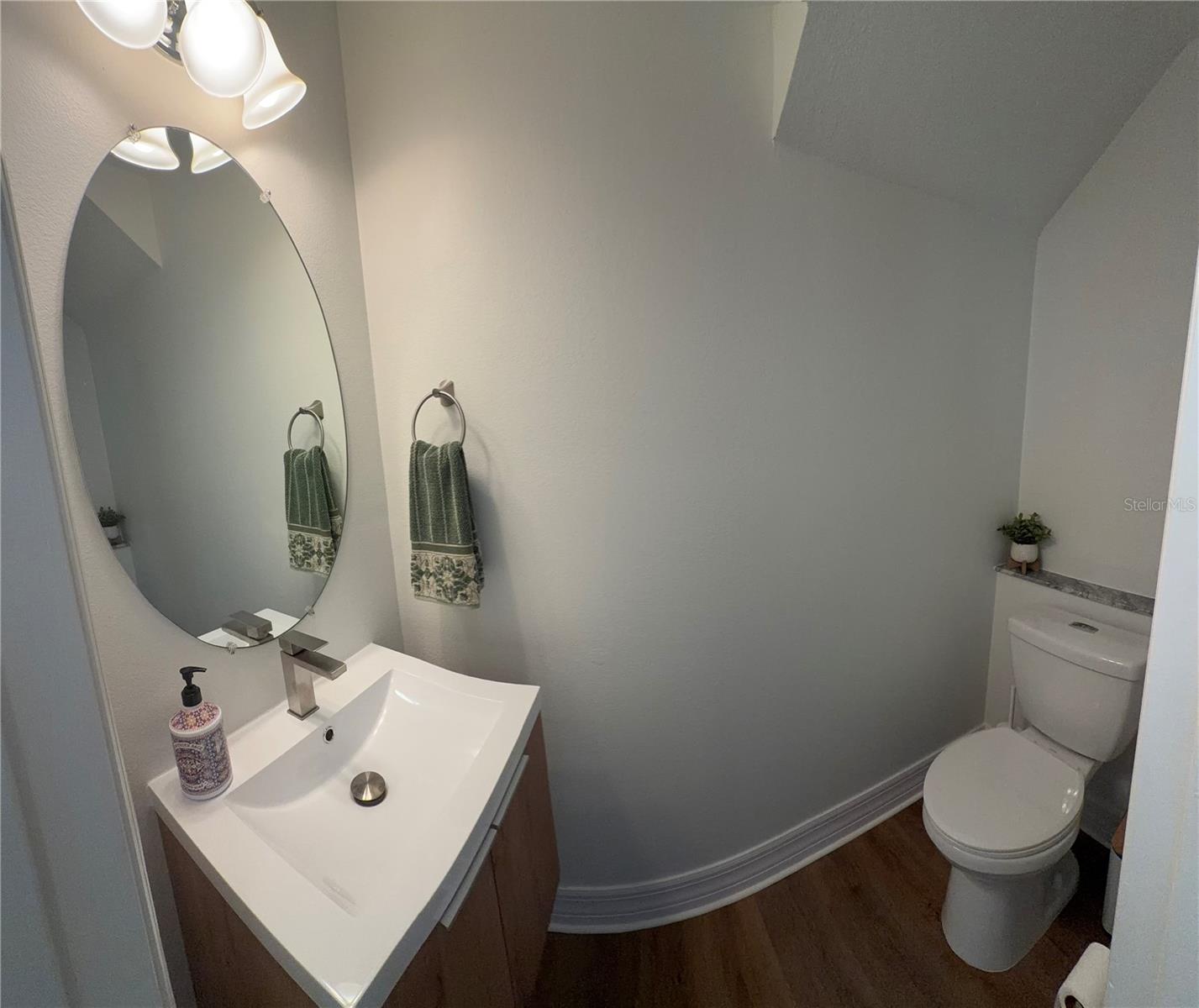 REMINGTON PH 1 TR F - Residential Lease