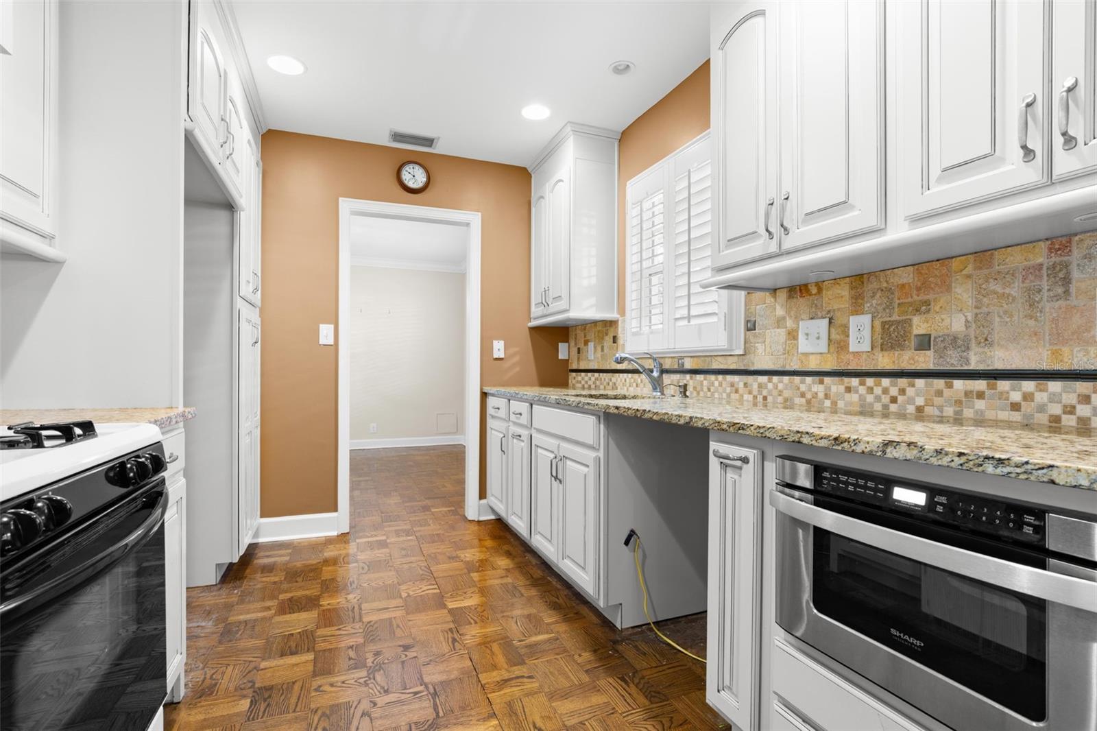 LANGS ADD TO GOLF VIEW E - Residential