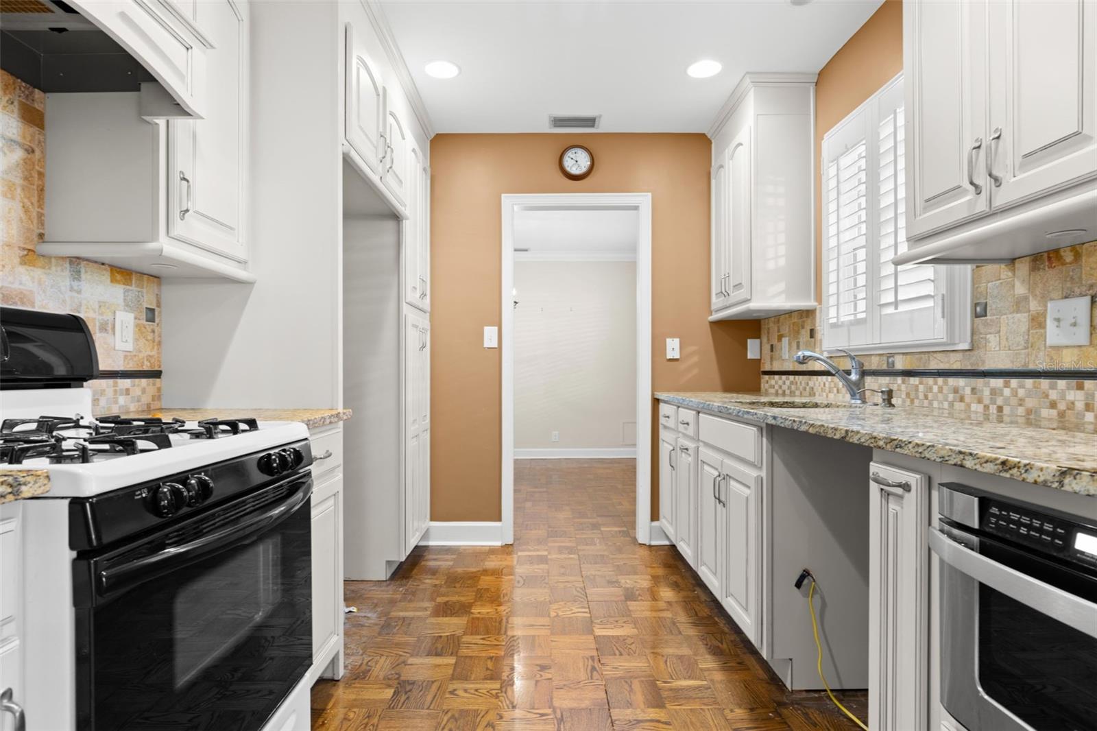 LANGS ADD TO GOLF VIEW E - Residential
