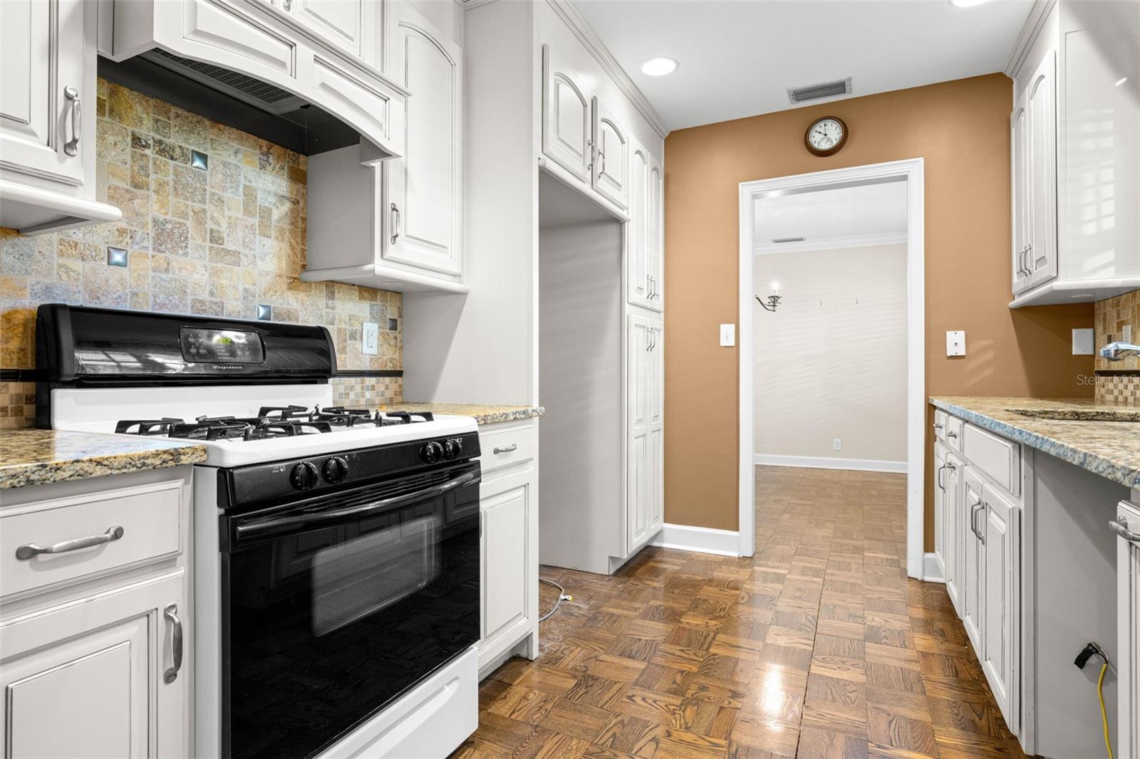 LANGS ADD TO GOLF VIEW E - Residential