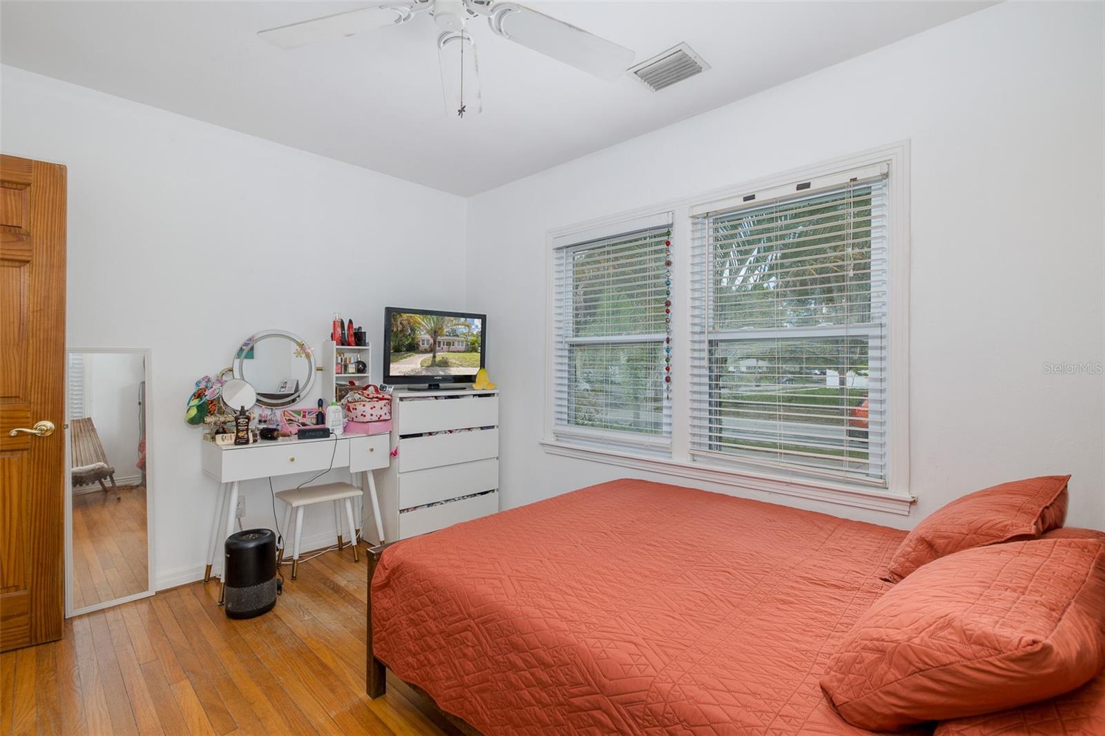 ROSS OAKS - Residential