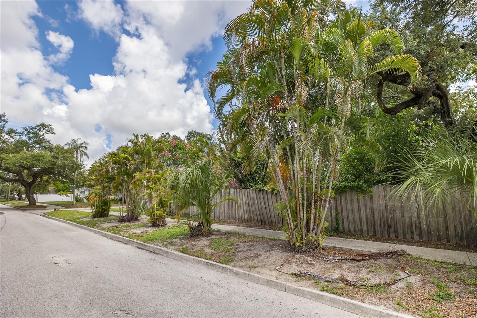 ROSS OAKS - Residential