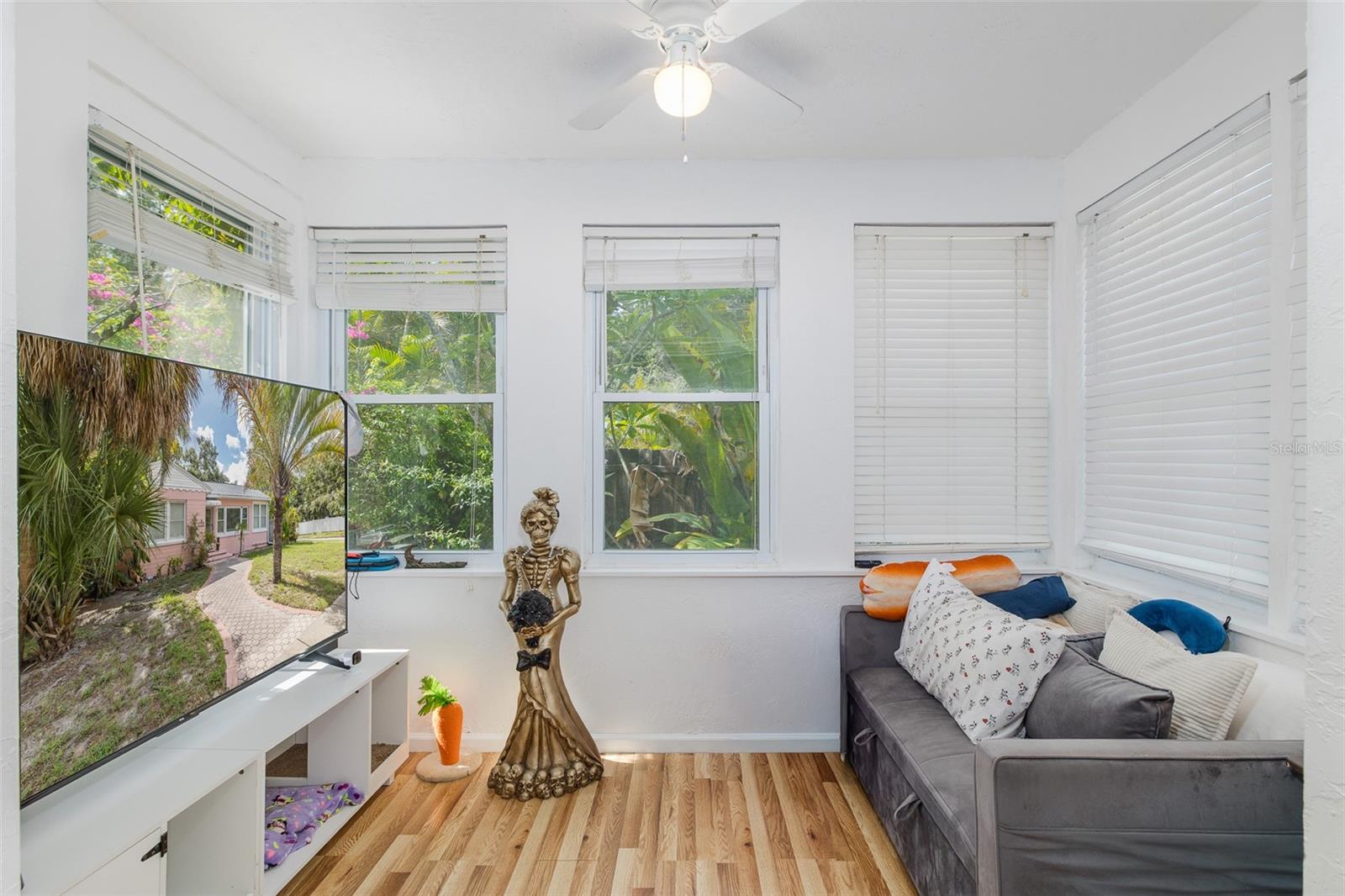 ROSS OAKS - Residential