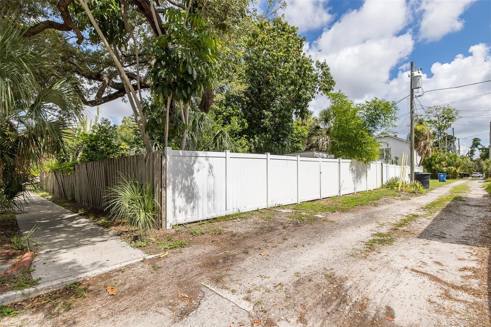 ROSS OAKS - Residential