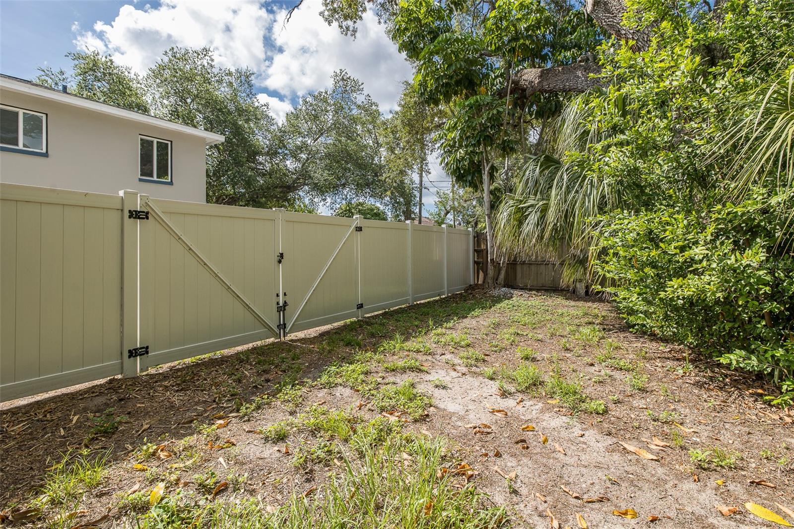 ROSS OAKS - Residential