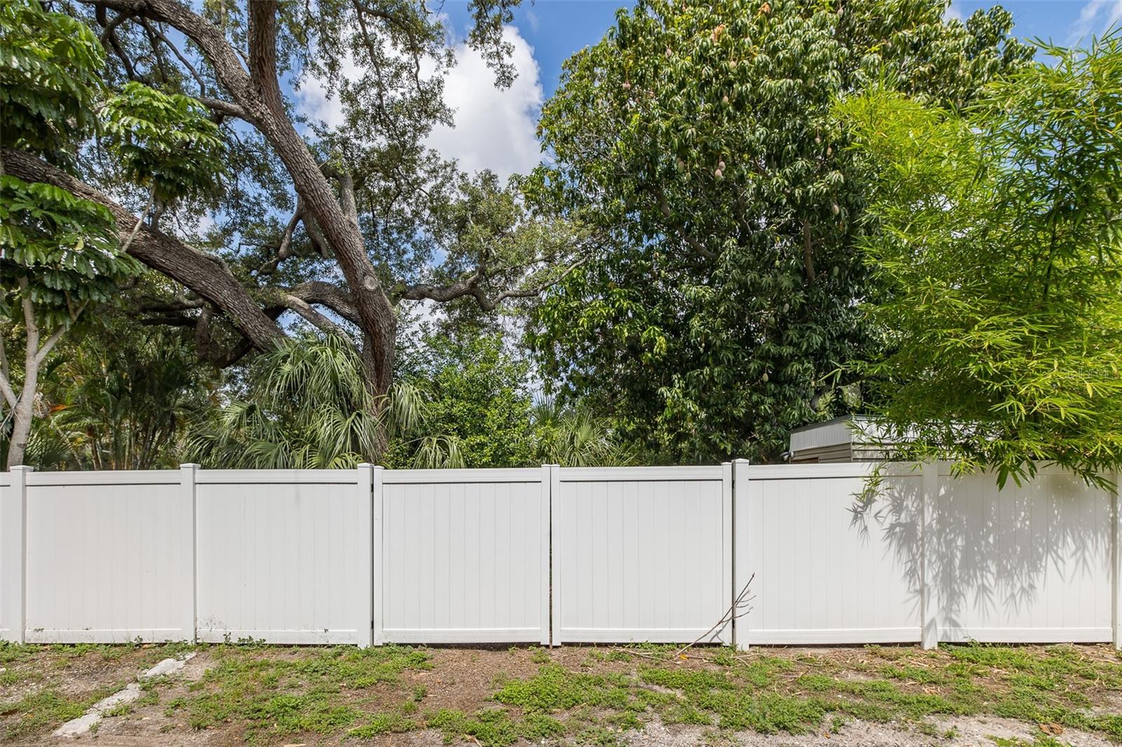 ROSS OAKS - Residential