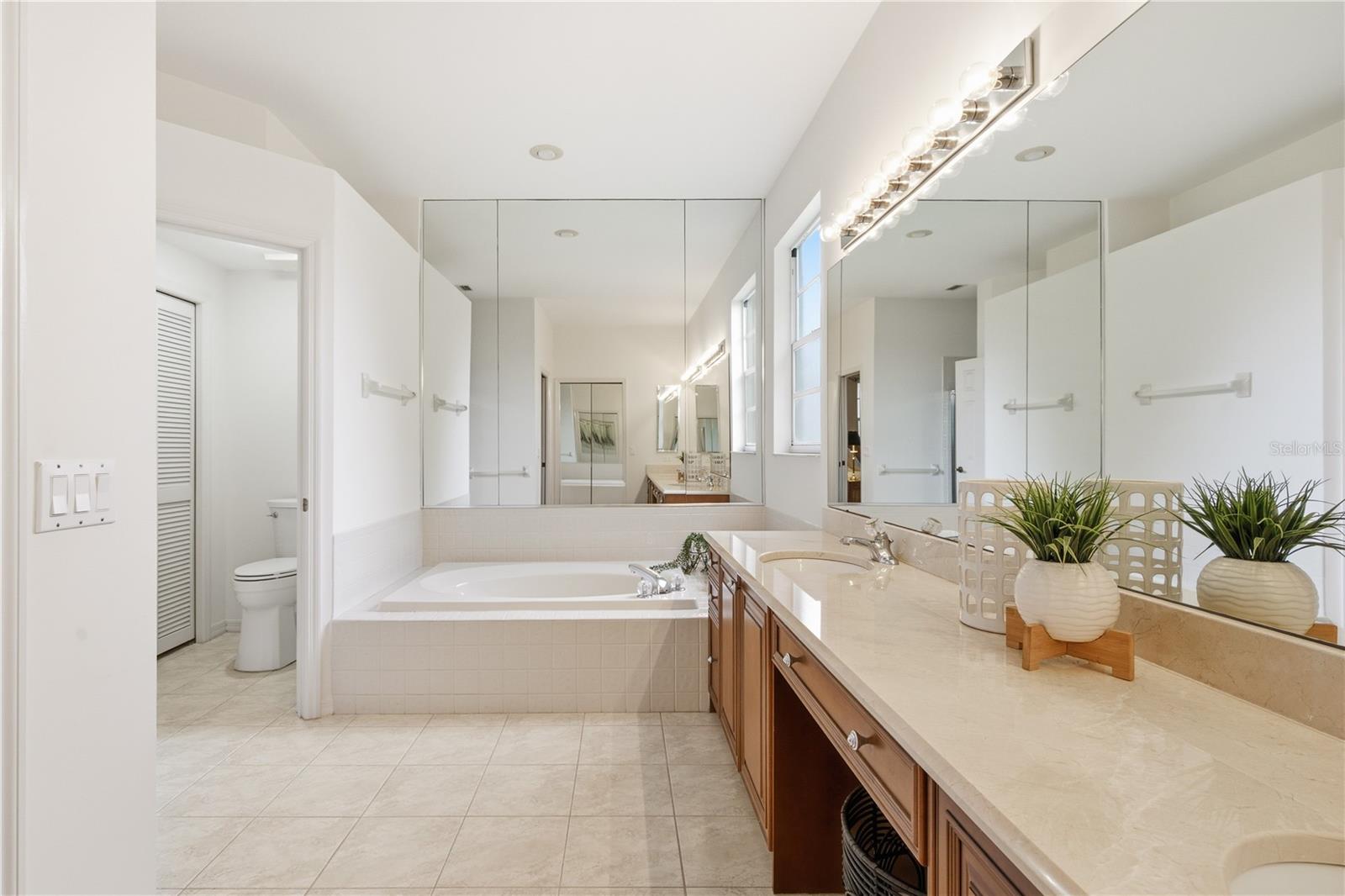 CRESCENT OAKS COUNTRY CLUB PH 1 - Residential