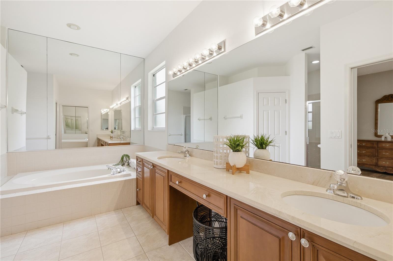 CRESCENT OAKS COUNTRY CLUB PH 1 - Residential