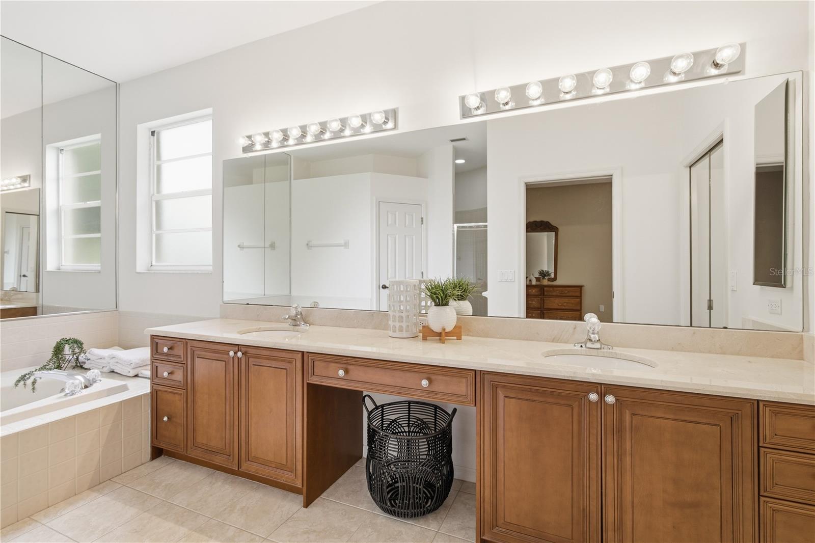 CRESCENT OAKS COUNTRY CLUB PH 1 - Residential