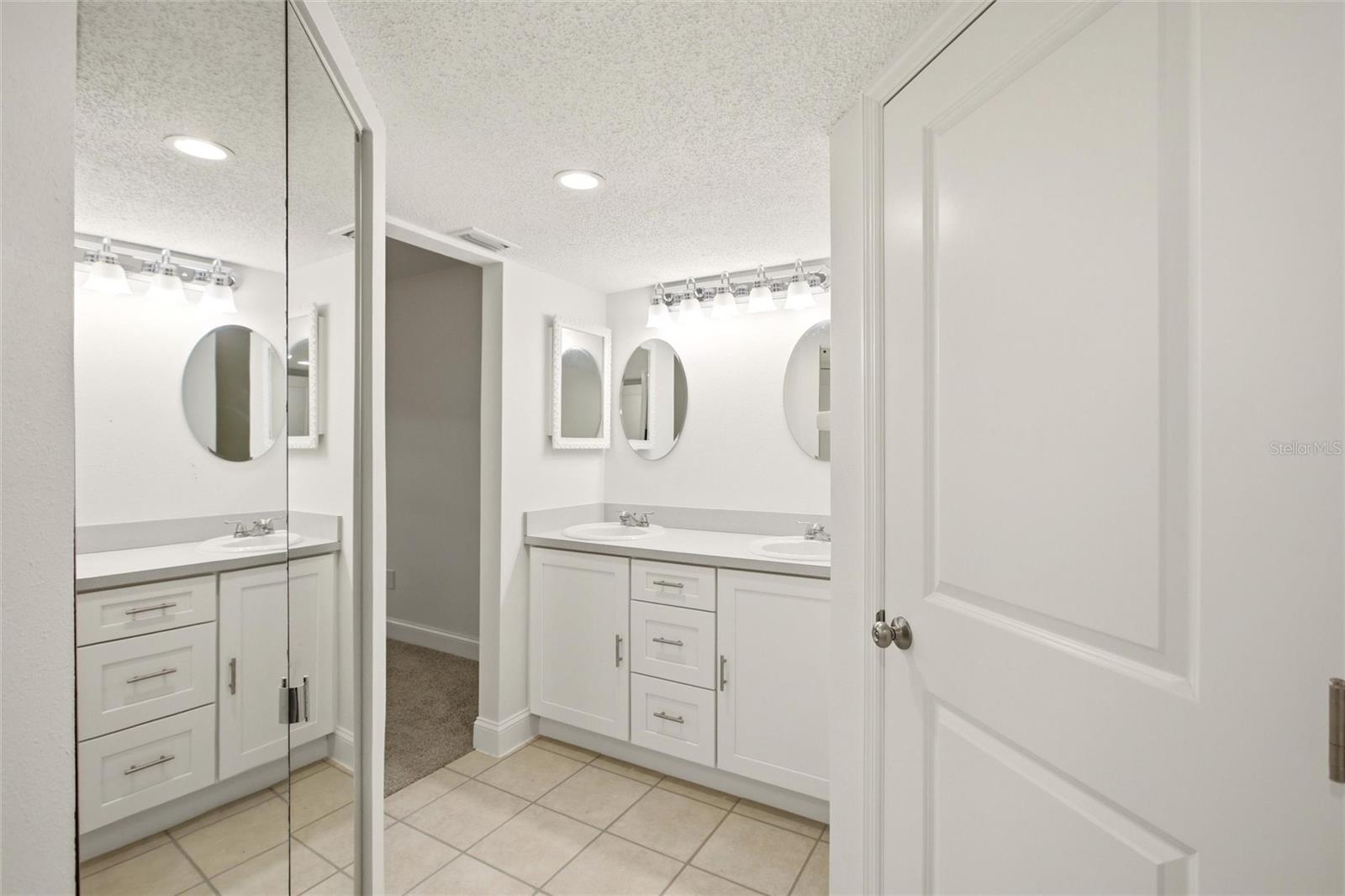 EDGEWATER MANOR - Residential