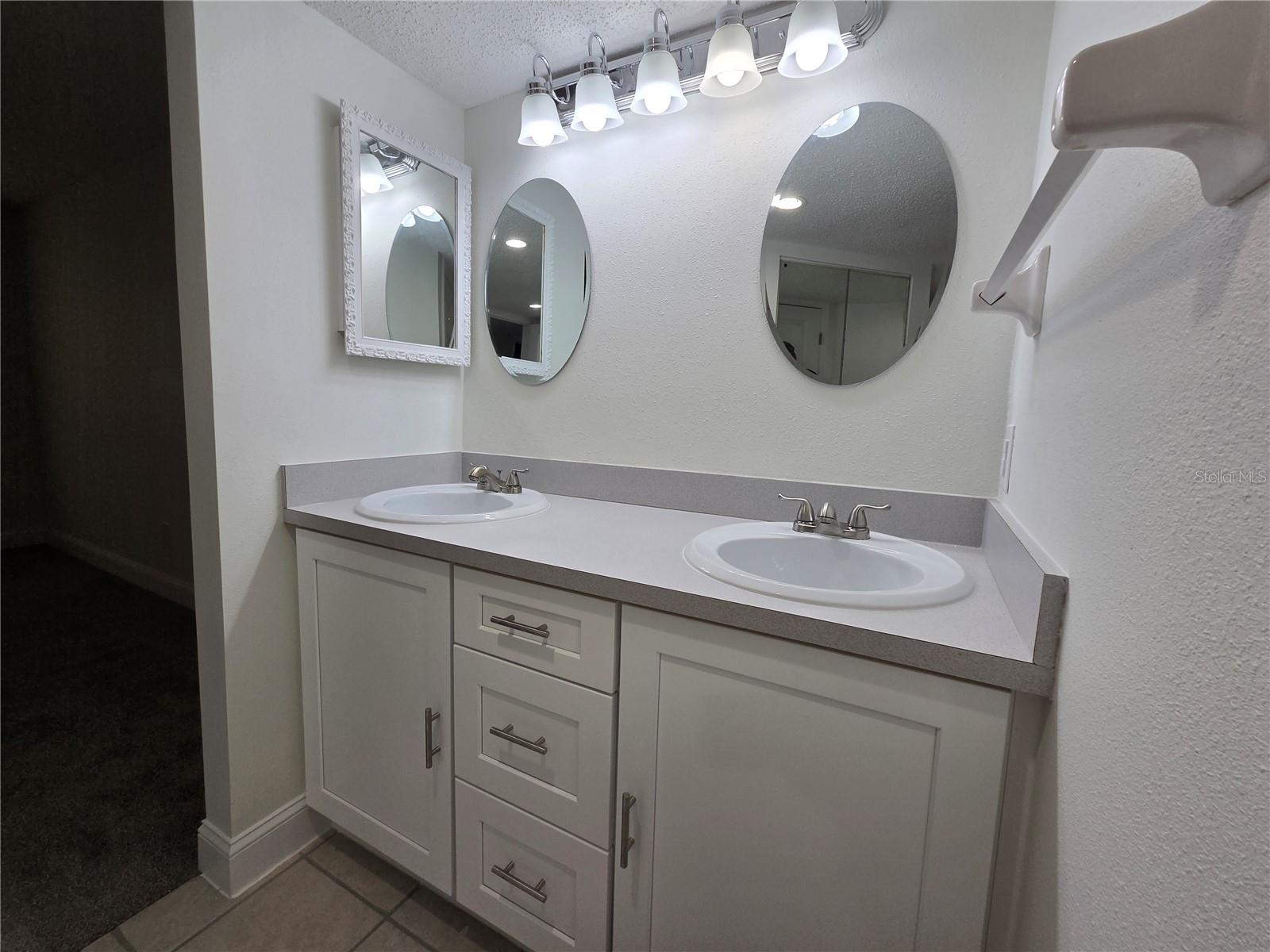 EDGEWATER MANOR - Residential