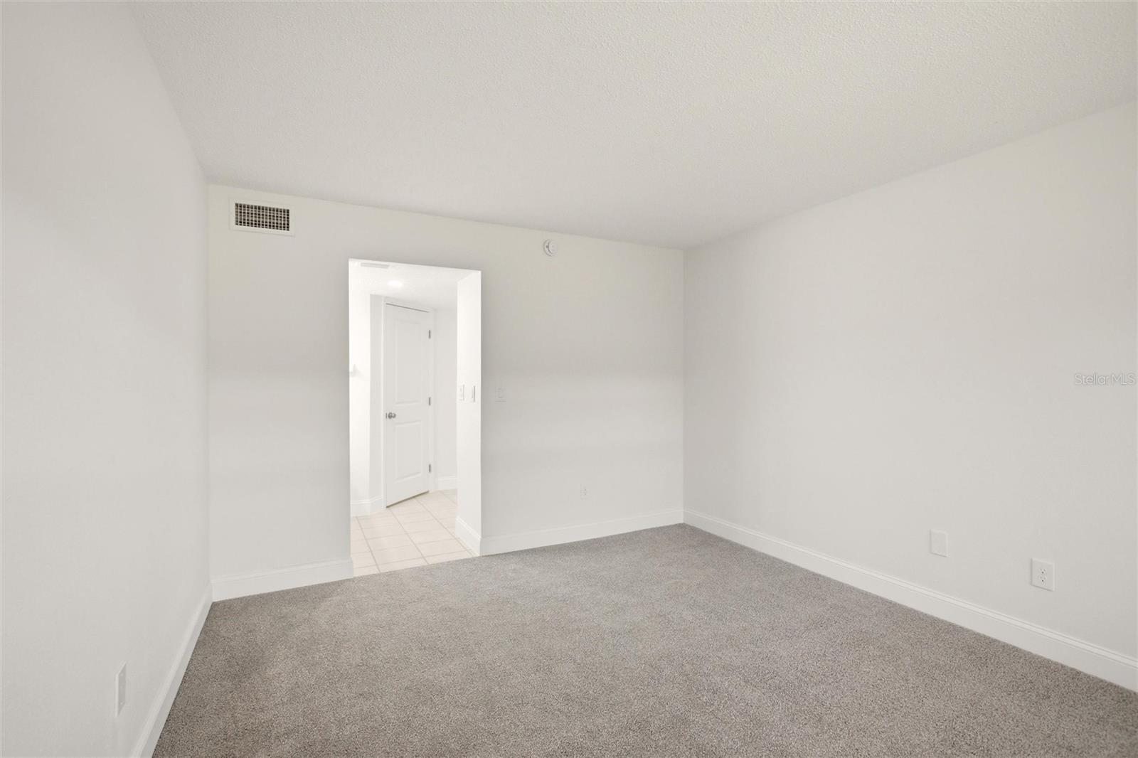 EDGEWATER MANOR - Residential