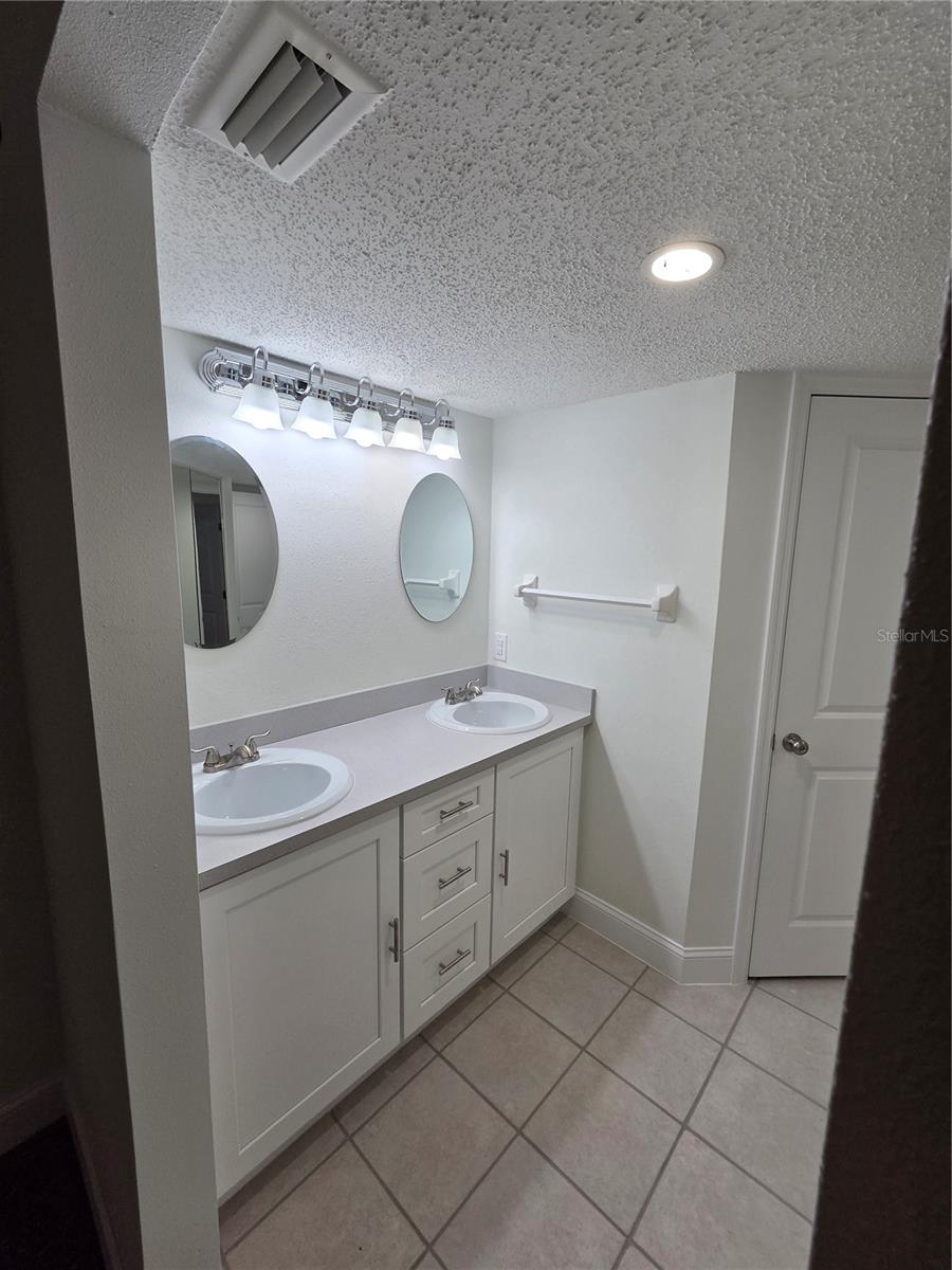EDGEWATER MANOR - Residential