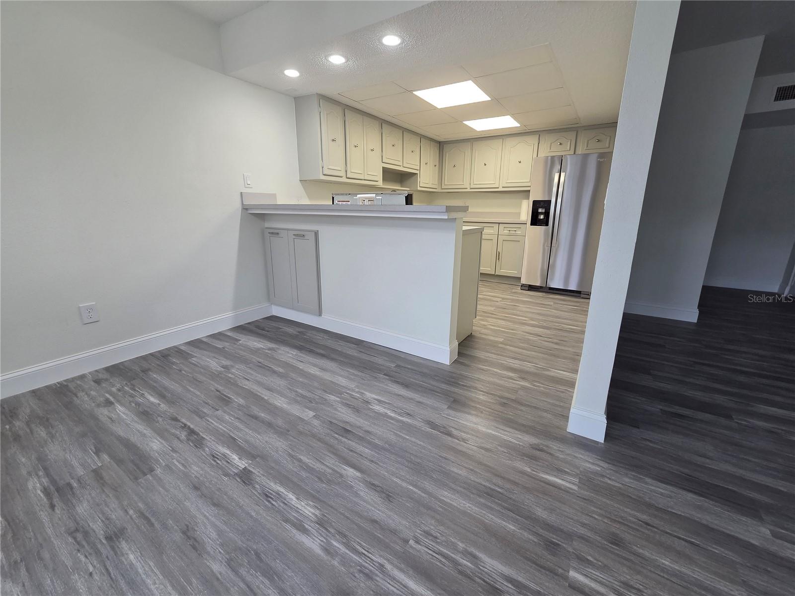 EDGEWATER MANOR - Residential