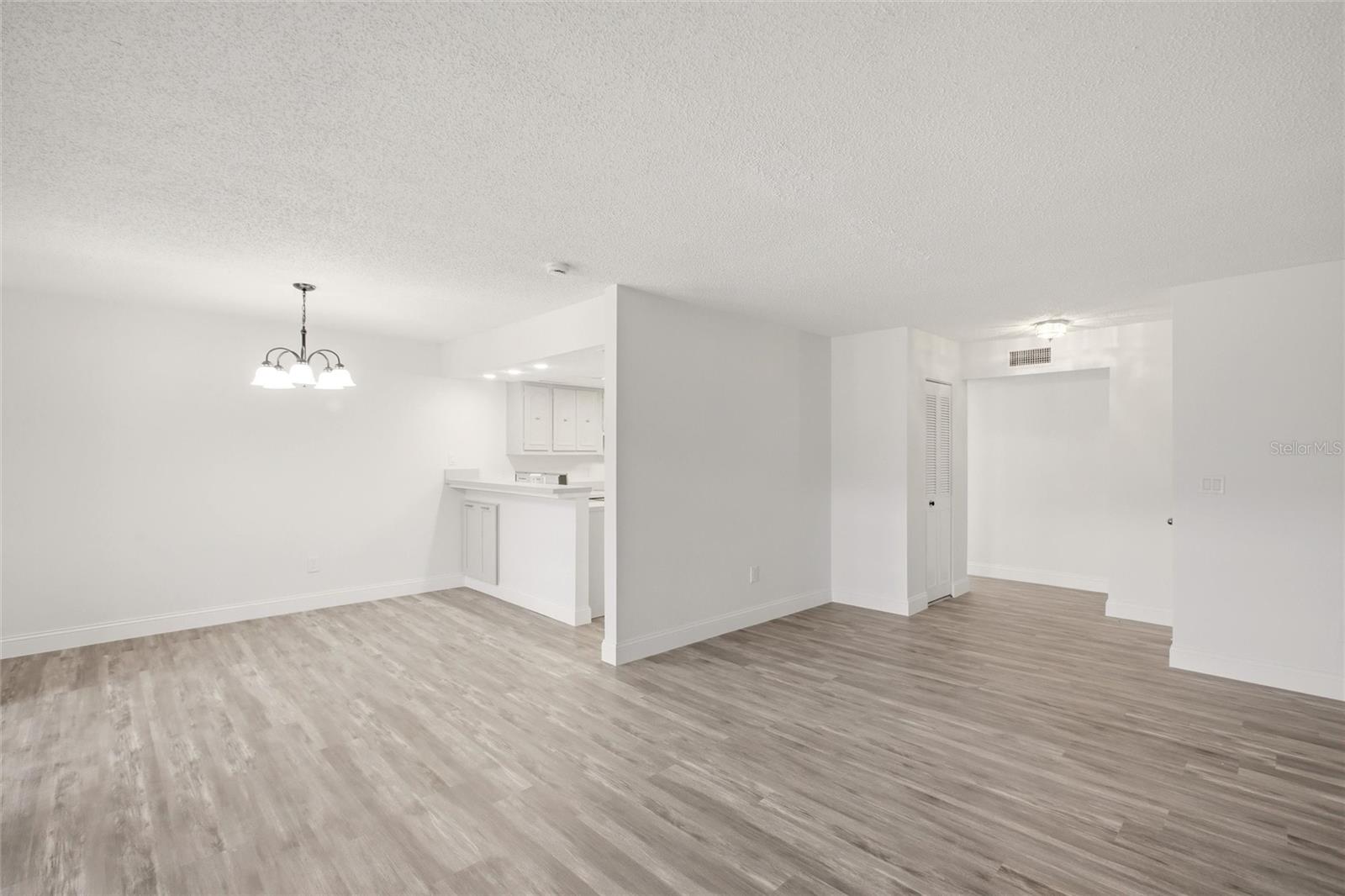 EDGEWATER MANOR - Residential
