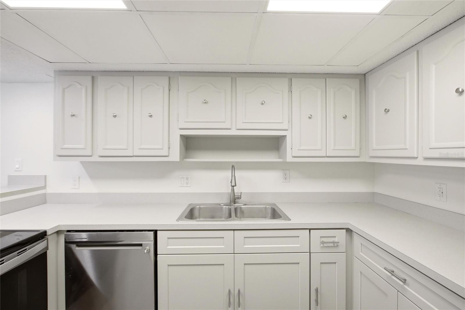 EDGEWATER MANOR - Residential