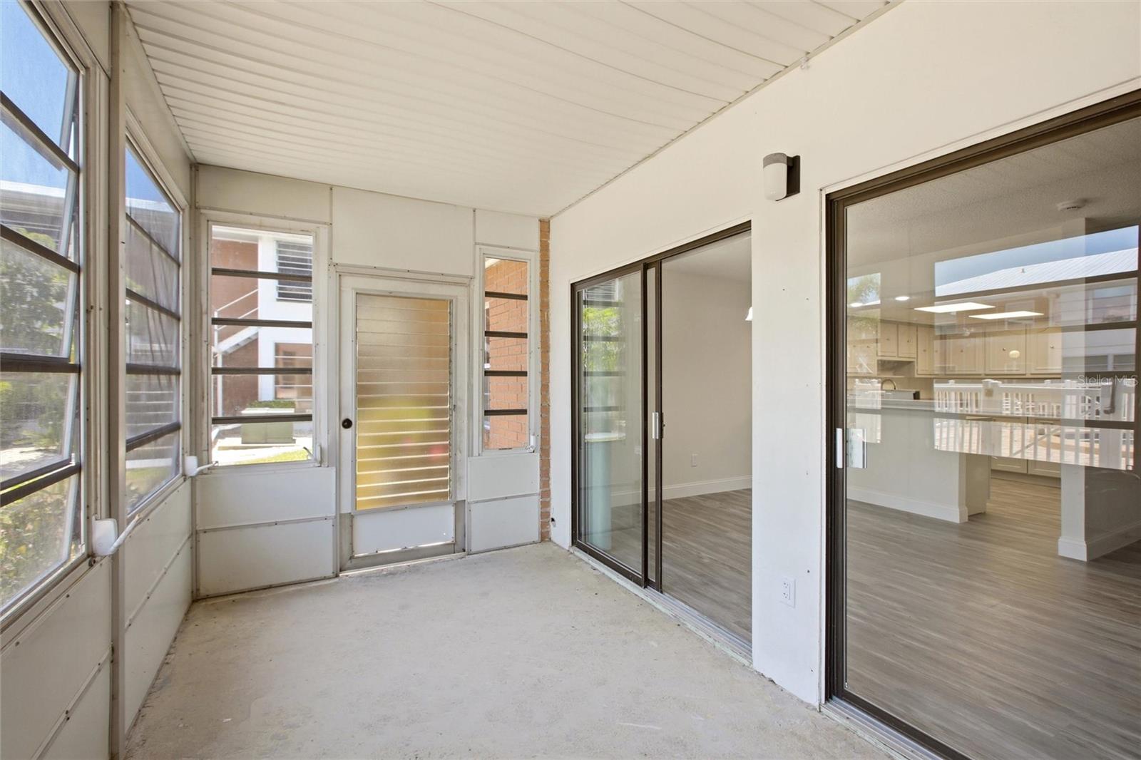 EDGEWATER MANOR - Residential
