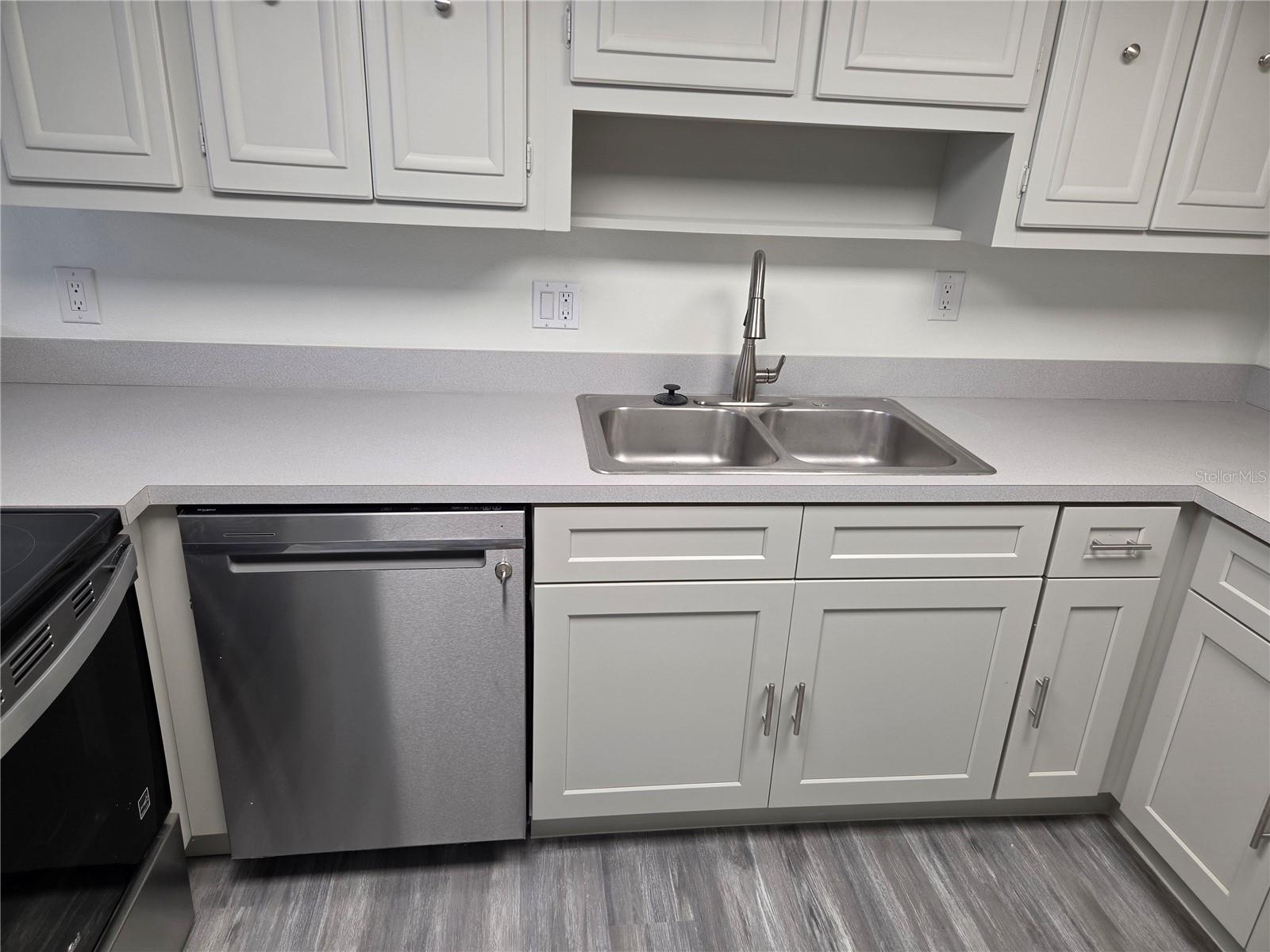 EDGEWATER MANOR - Residential