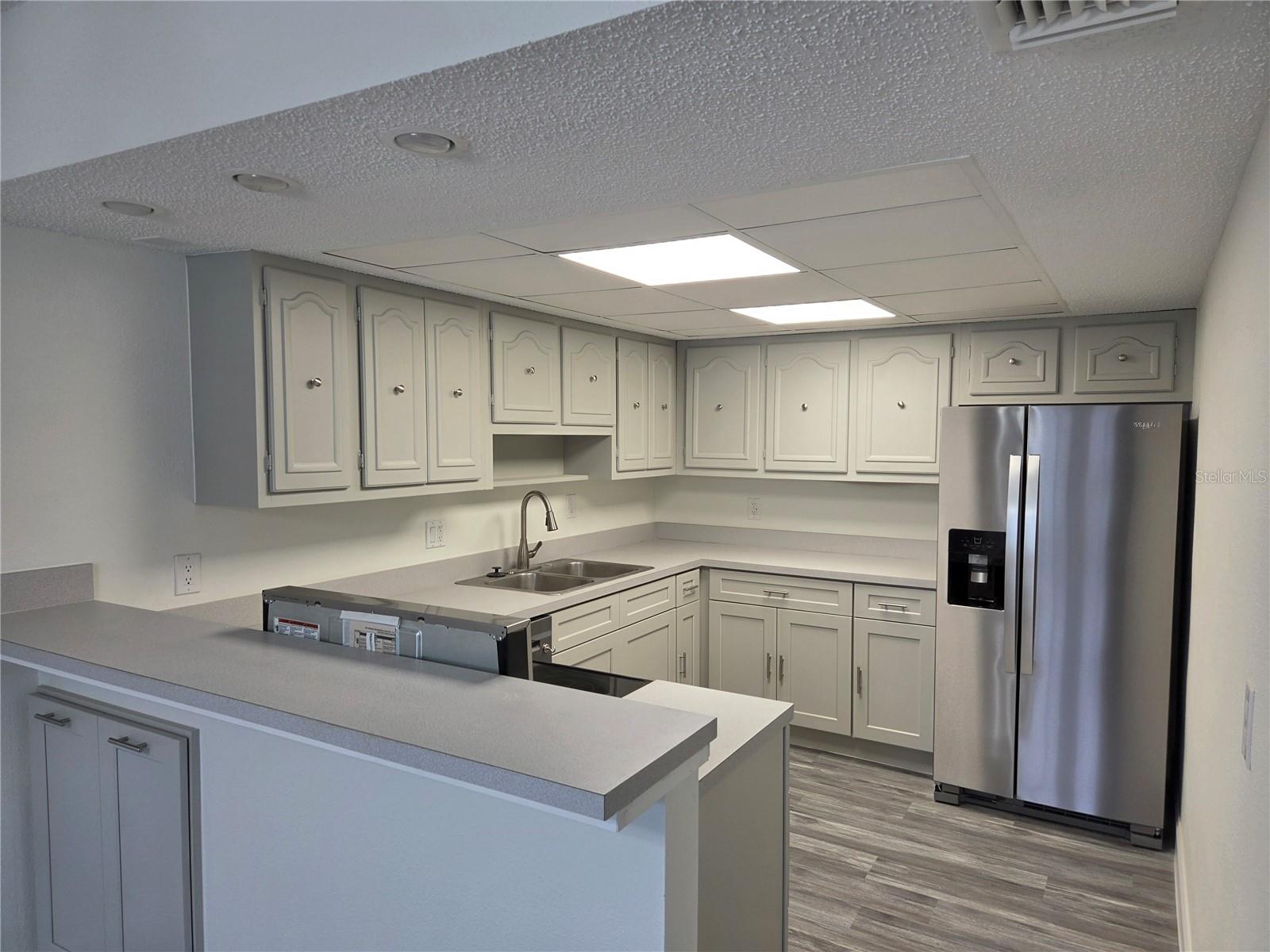EDGEWATER MANOR - Residential