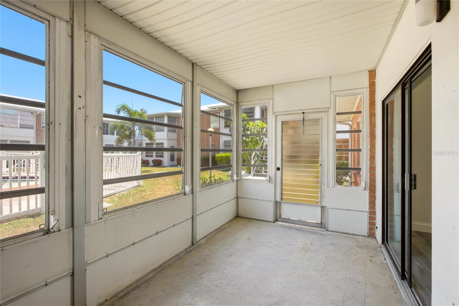 EDGEWATER MANOR - Residential