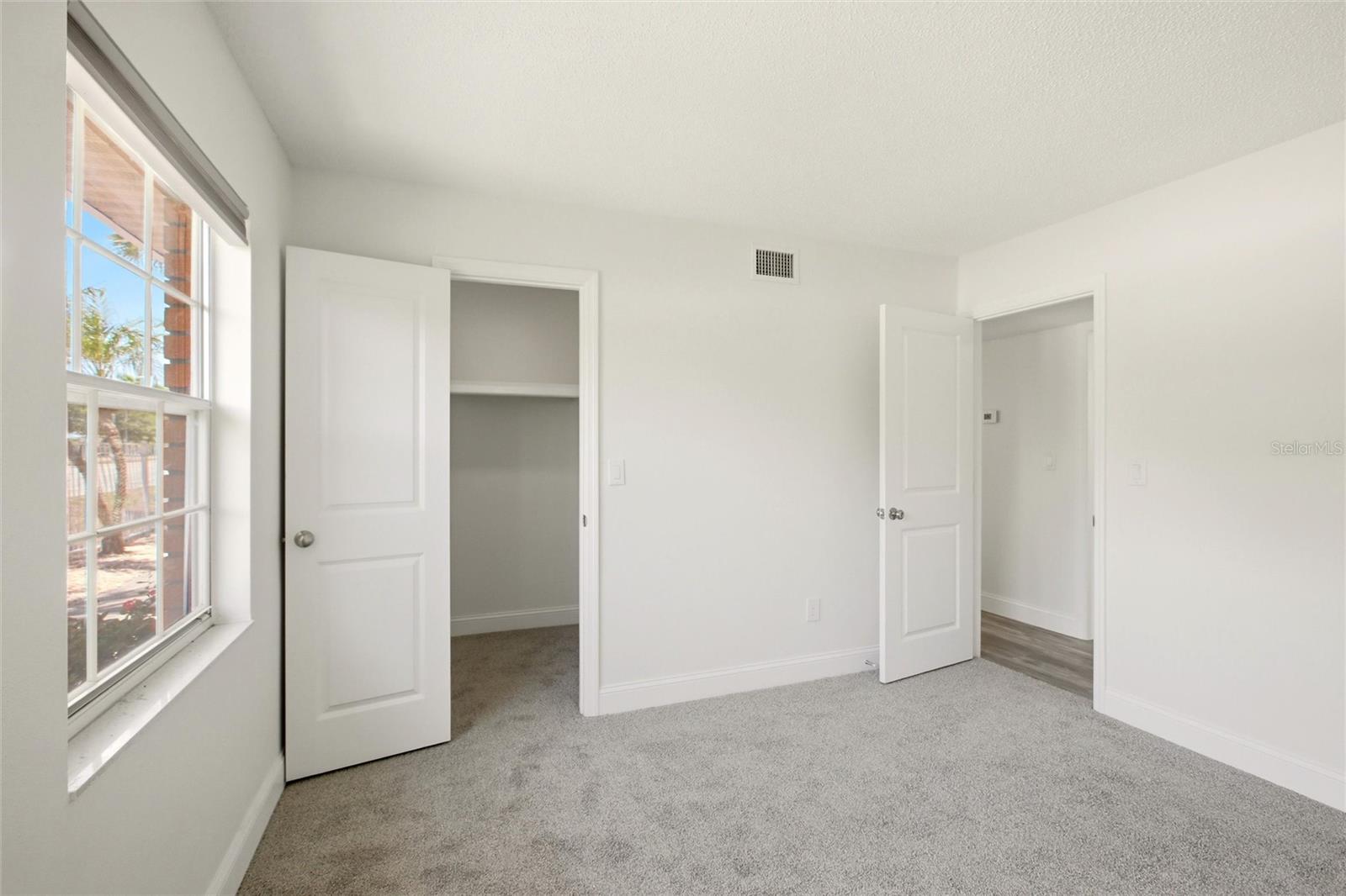 EDGEWATER MANOR - Residential