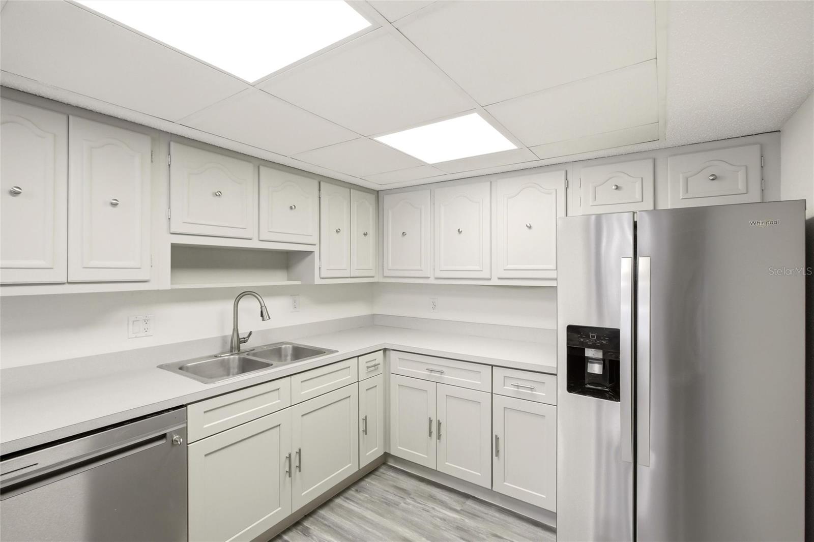 EDGEWATER MANOR - Residential